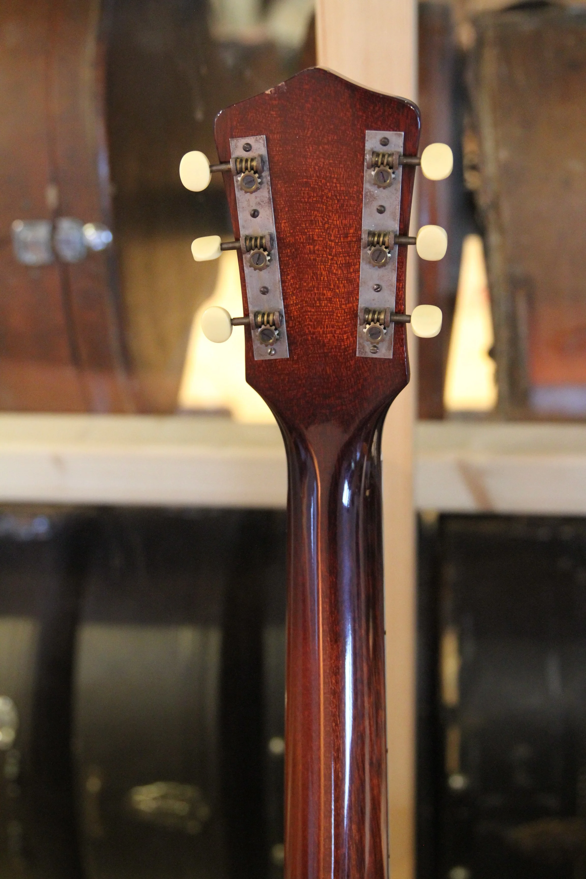 headstock and neck back of Weymann Professional with tuners