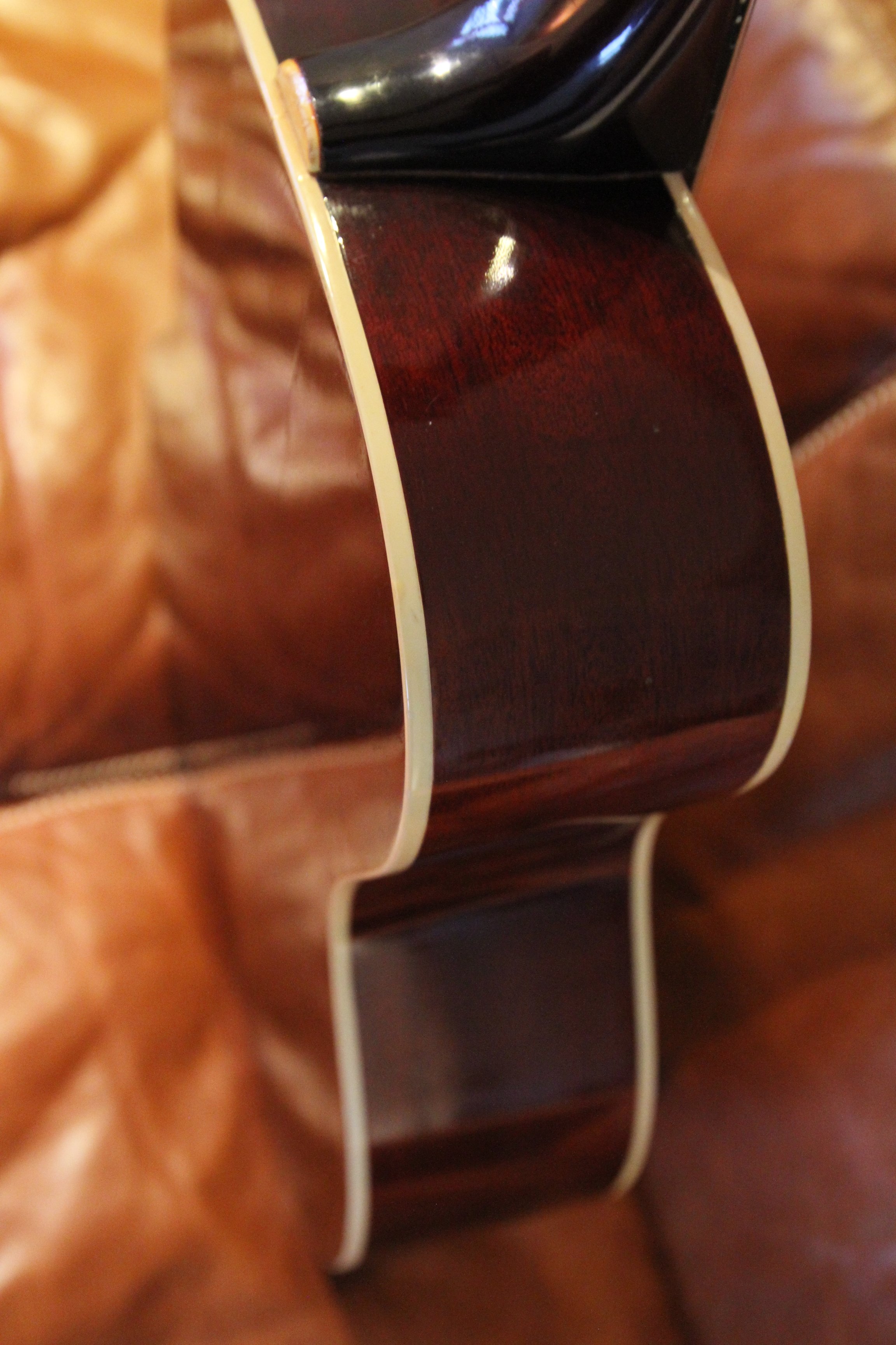 mahagony bass side Guild F-212 XL
