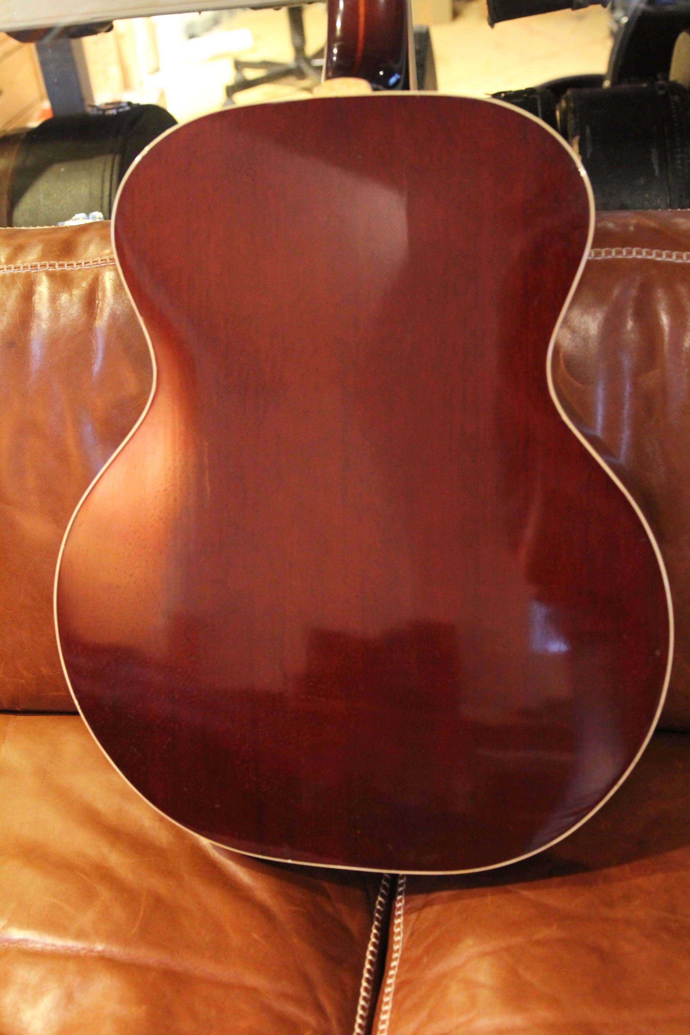 mahagony back Guild F-212 XL