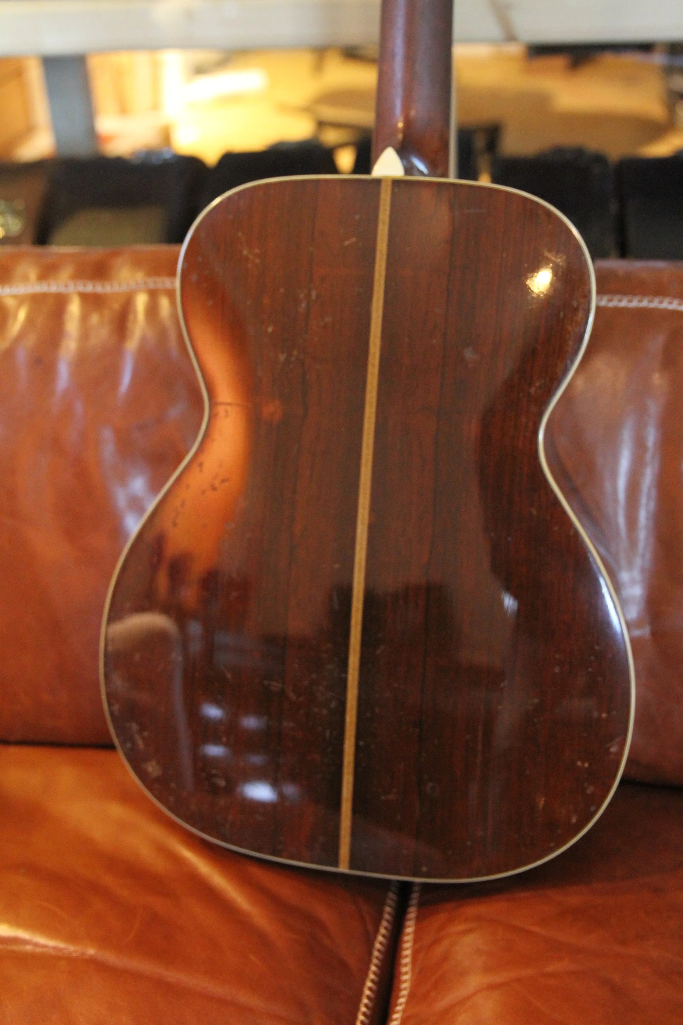 Close-up of the back of a brazilian rosewood prewar guitar