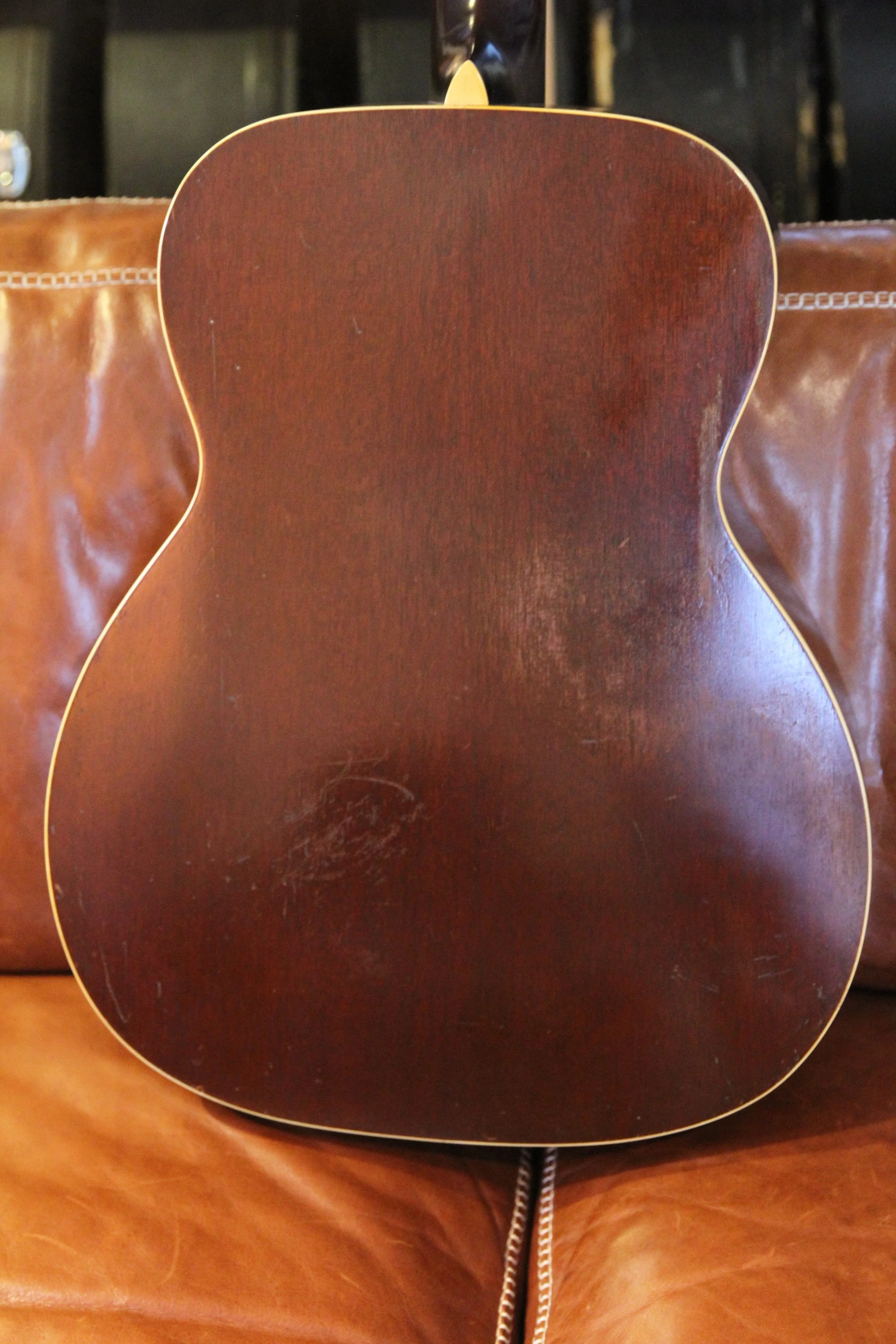mahagony back of Martin F-1