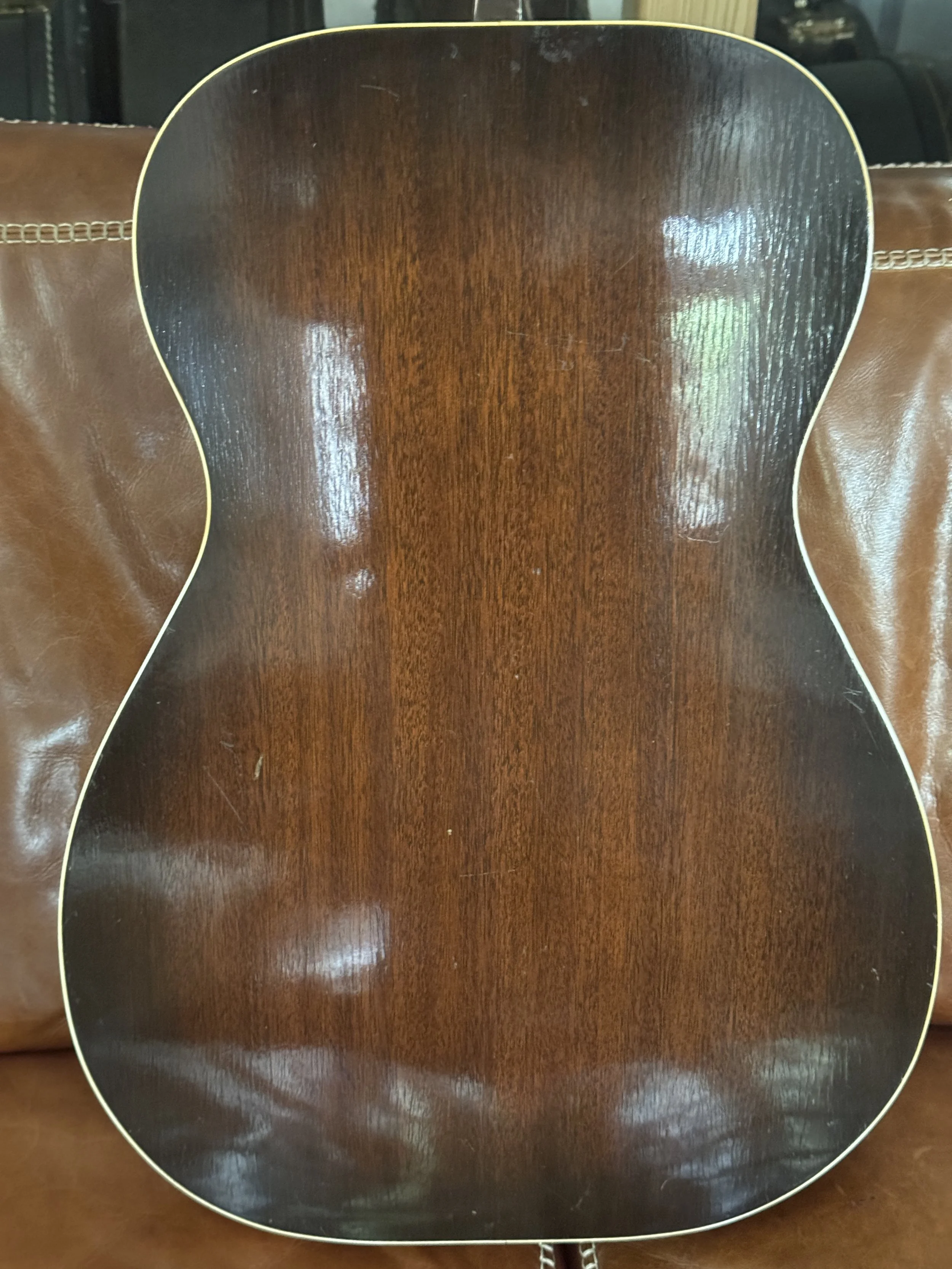 mahagony shaded back of Dobro Model 37 , 1935