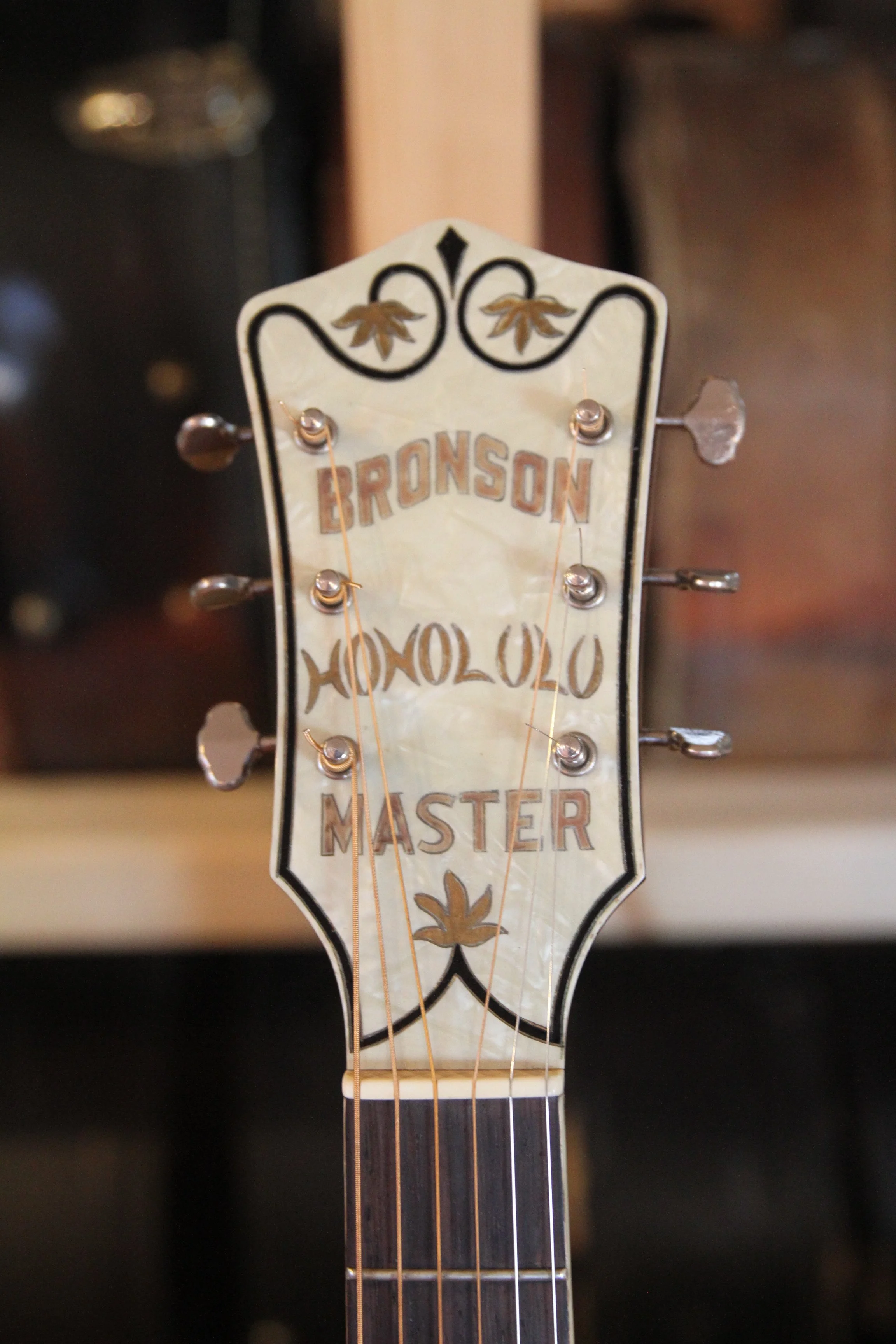 peghead and logo Bronson Honululu Master