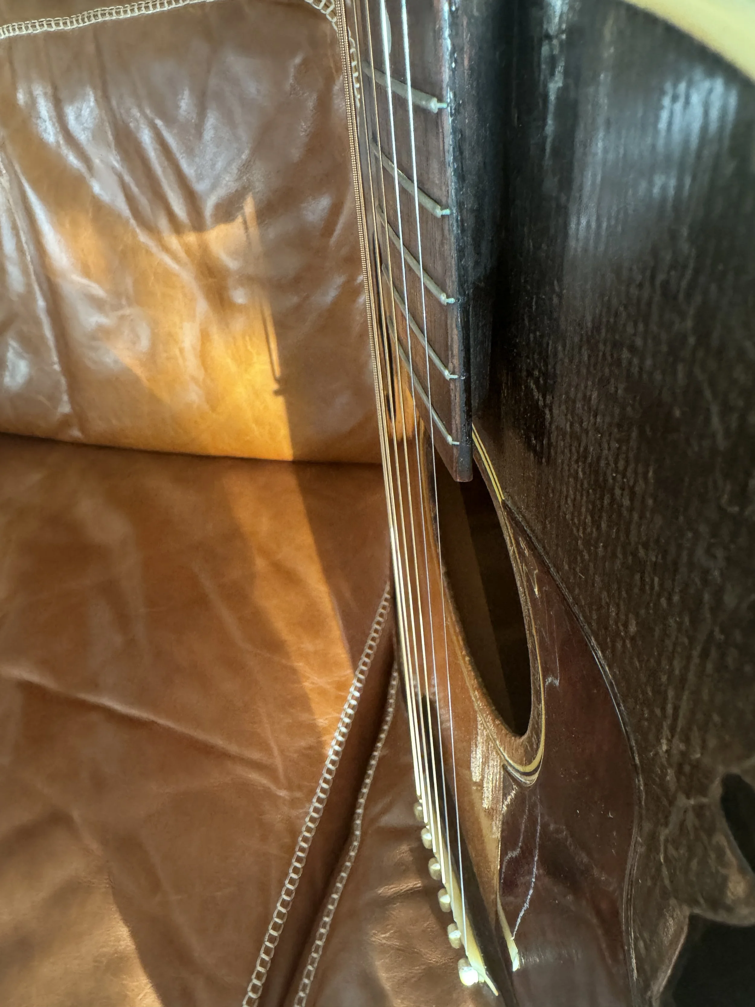 upper fretboard construction of Gibson HG-22