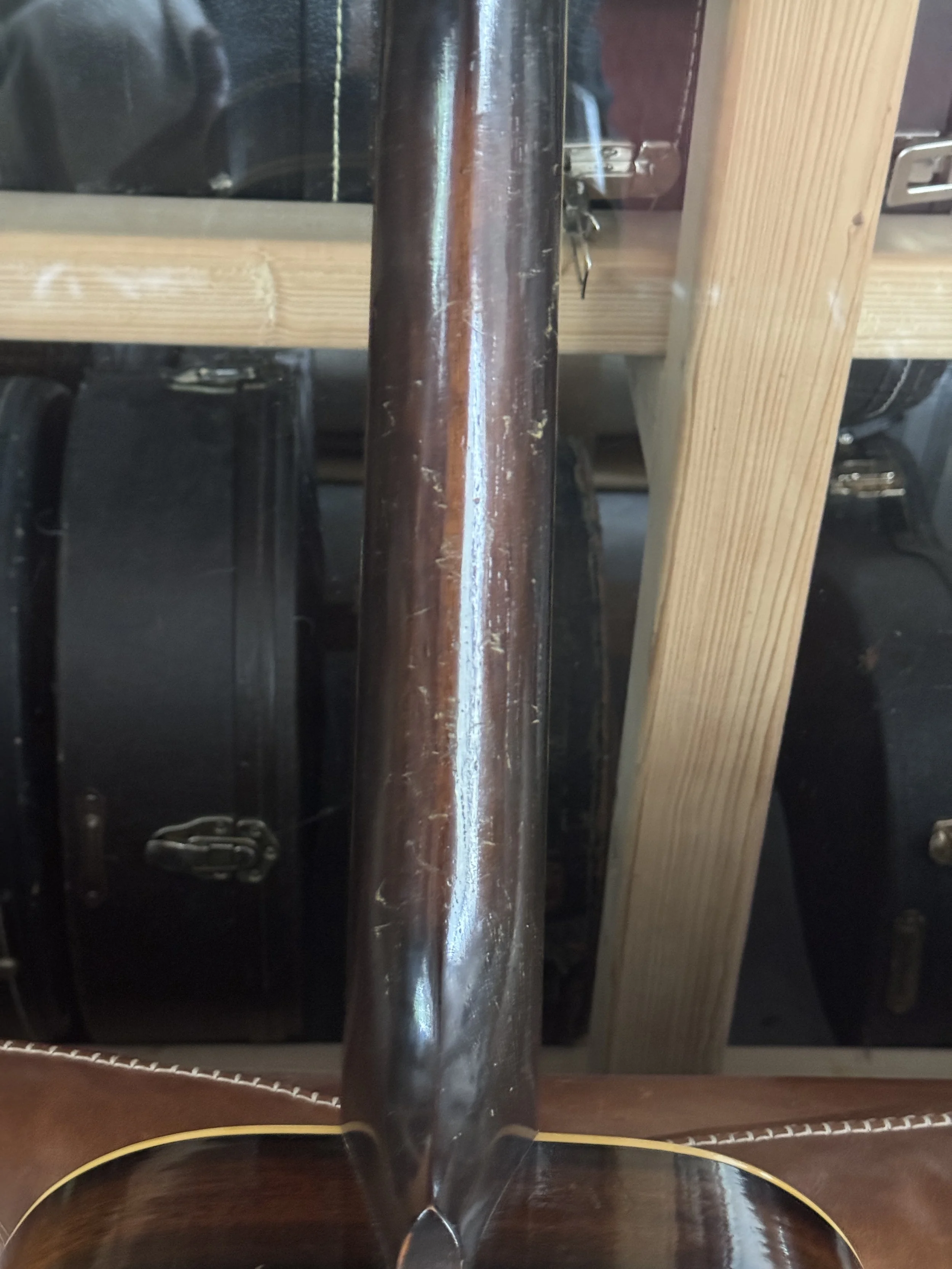 round and shaded neck back Dobro Model 37 , 1935