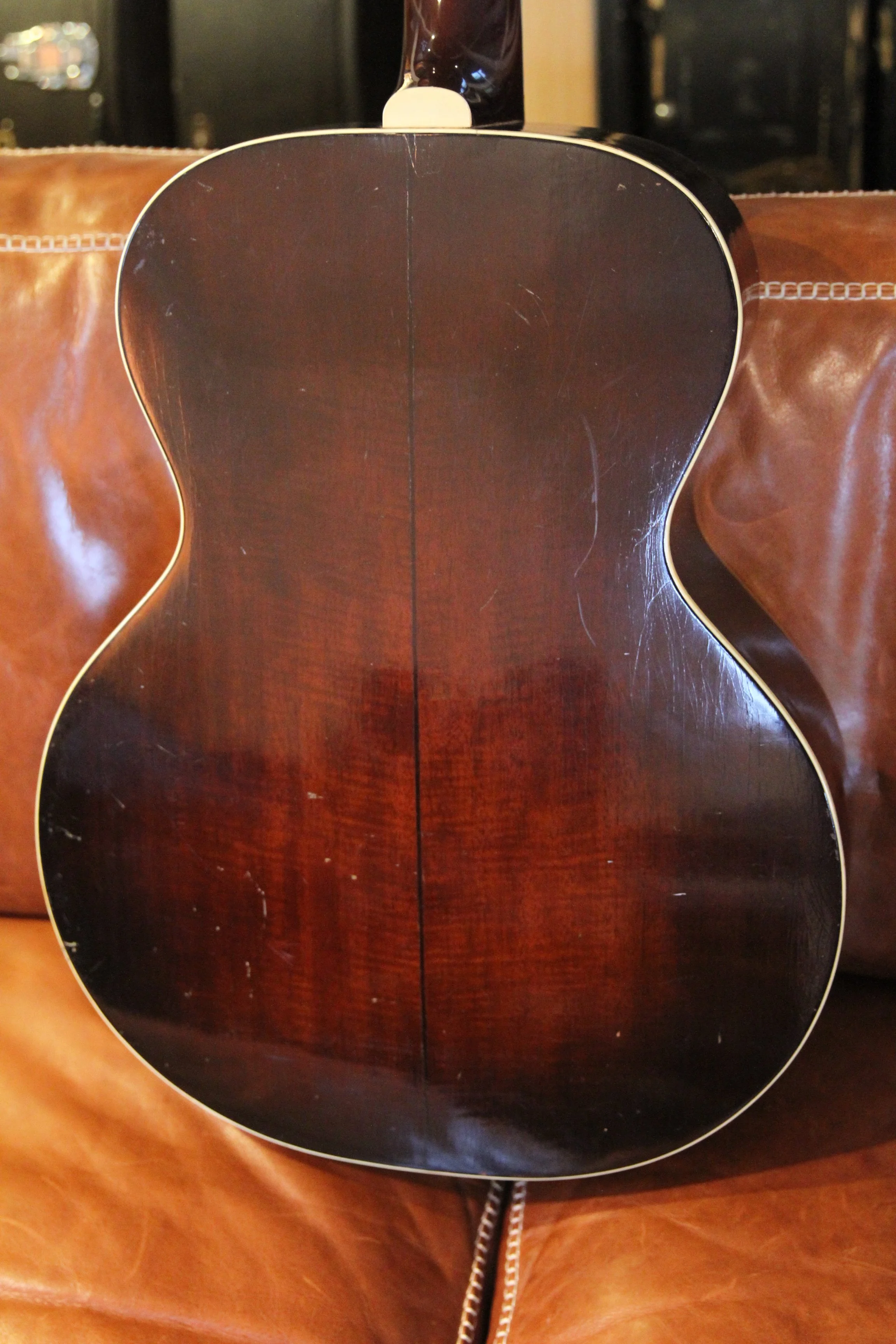 figured mahagony back of Weymann Professional 1939