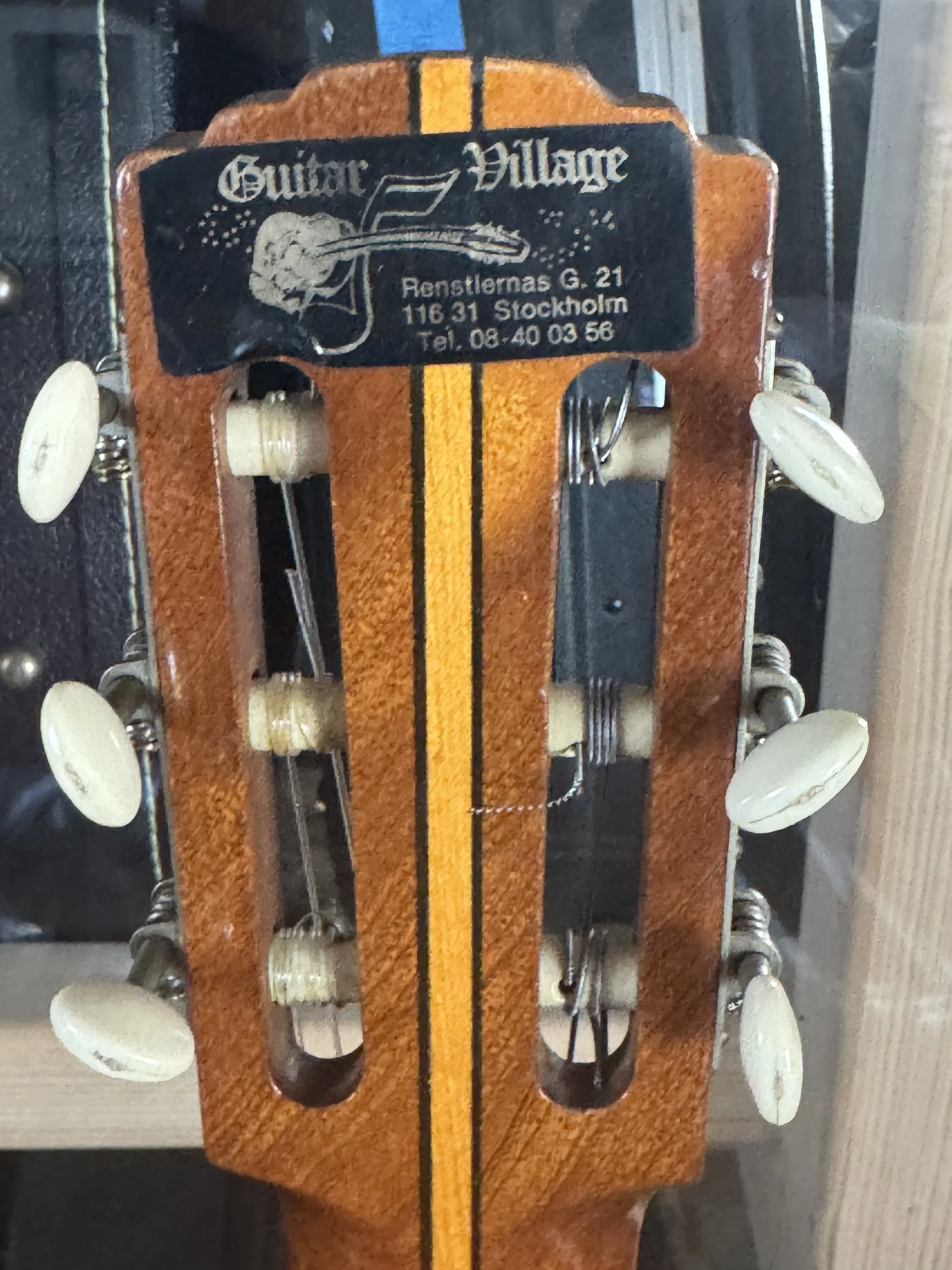 headstock back with label of Swedish retailer of Levin Model 120
