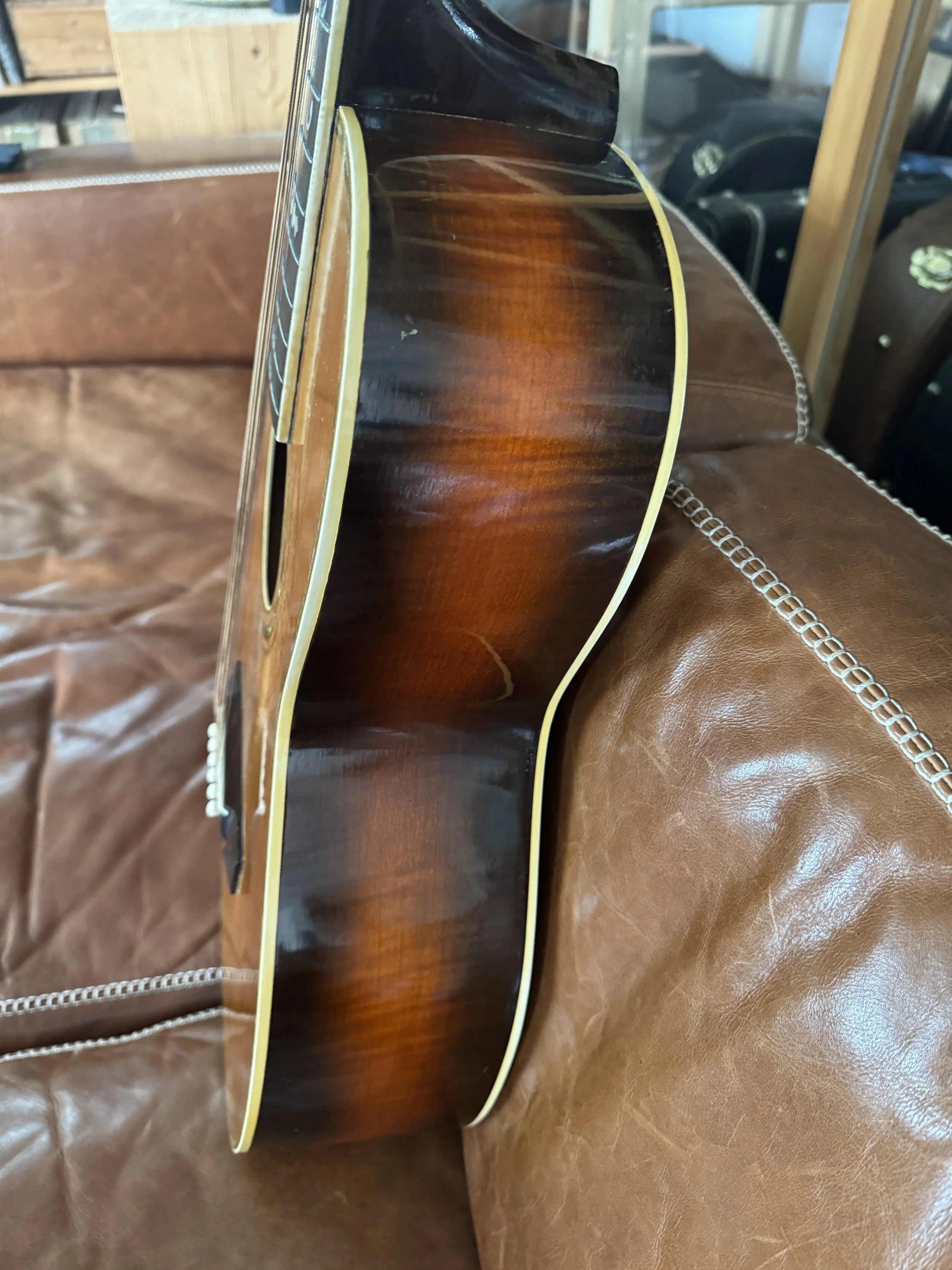 figured maple and sunbrust treble side Oahu Deluxe Jumbo