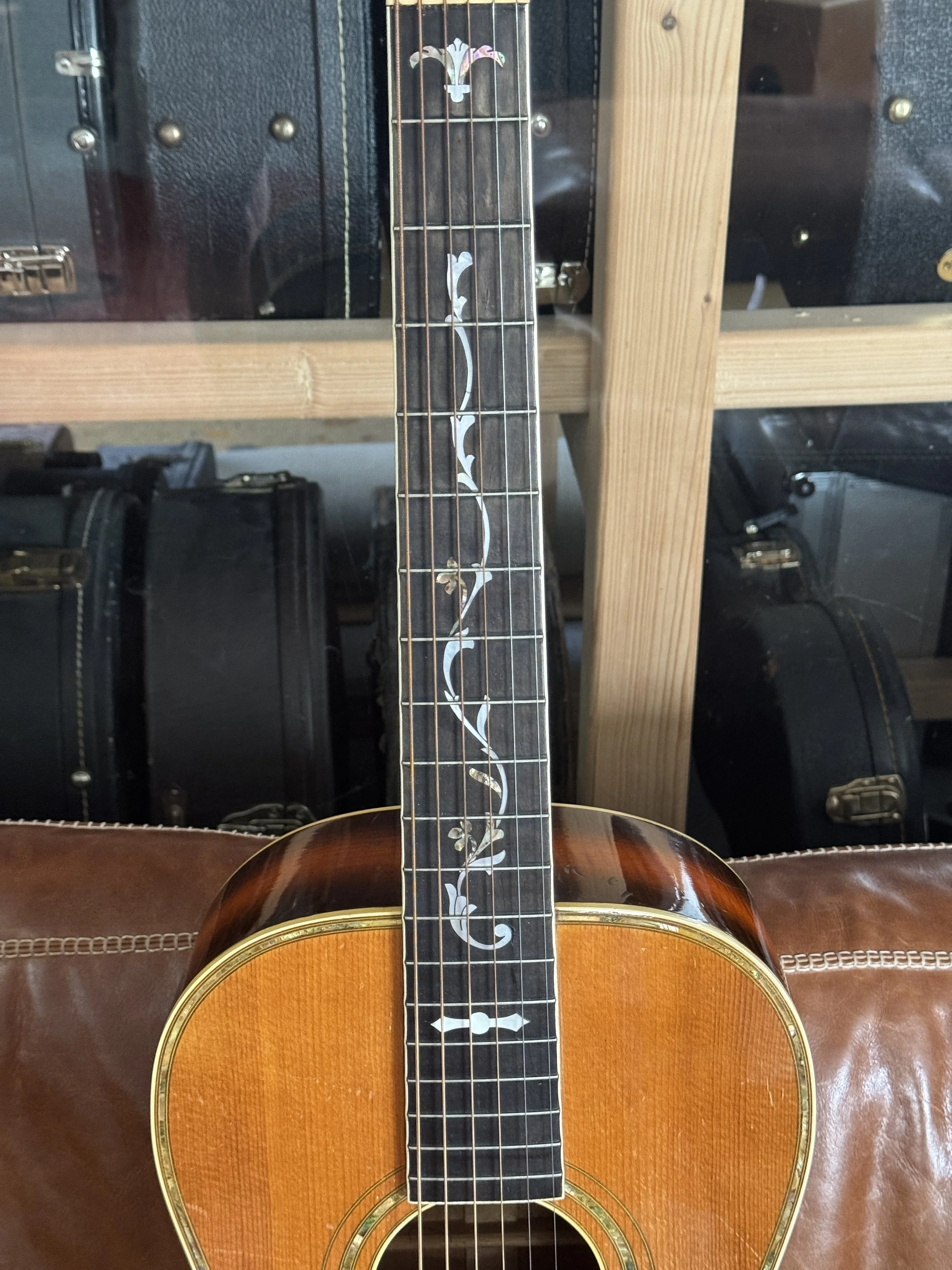floral fretboard inlay Oahu Deluxe Jumbo