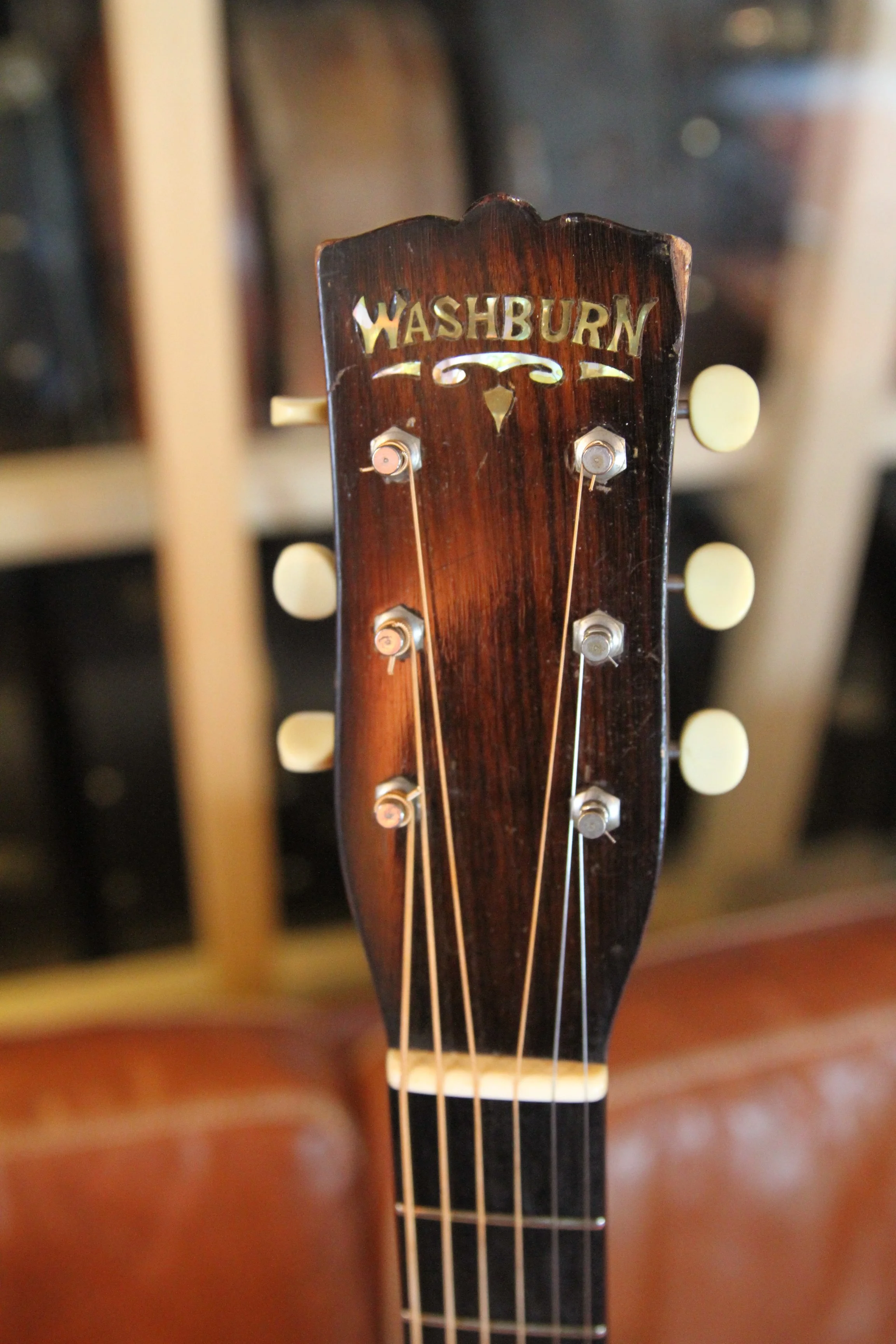 peghead with inlayed logo Washburn 5244