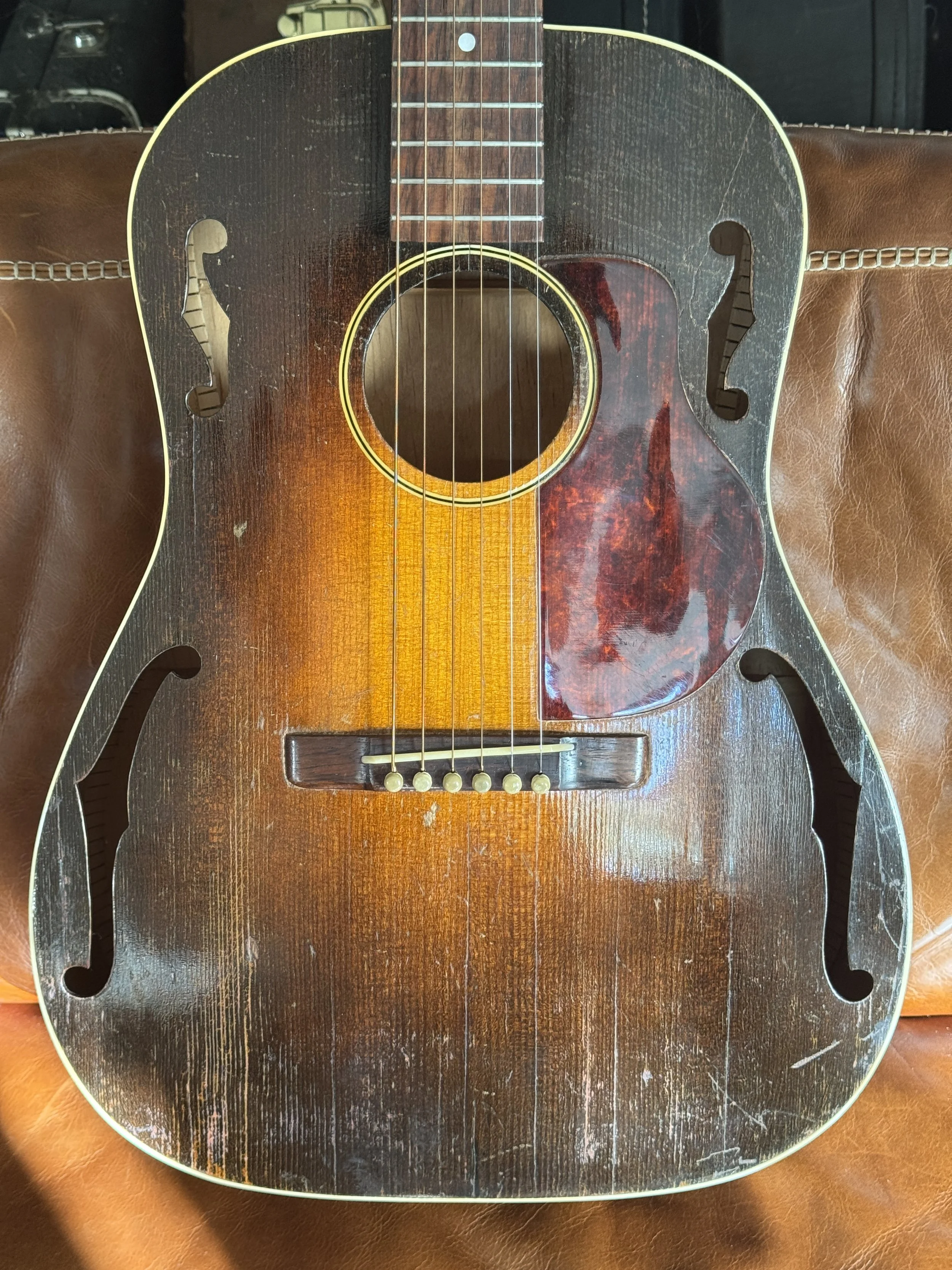 front with four additional f-holes HG-22, 1931