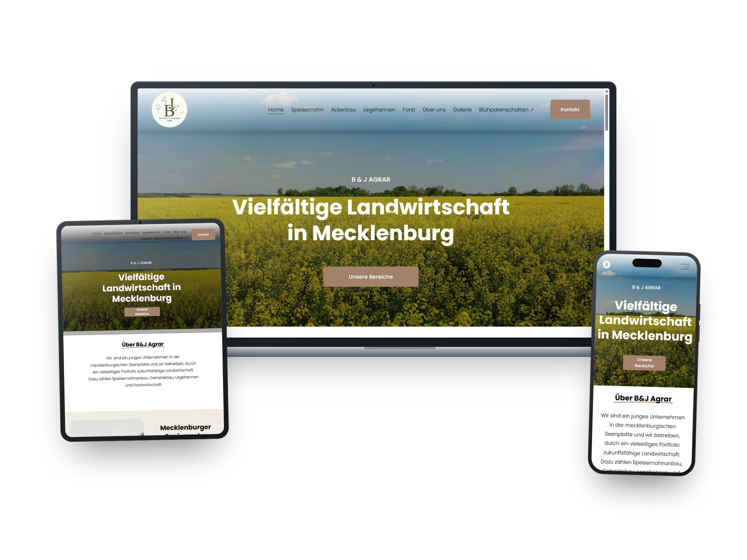 Responsives Design einer Landwirtschafts-Website auf verschiedenen Geräten, inklusive Laptop, Tablet und Smartphone, mit einem grün bewachsenen Feld im Hintergrund, Überschrift "Vielfältige Landwirtschaft in Mecklenburg".