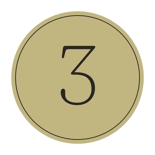 Eine goldene Medaille mit der Zahl 3 in der Mitte auf schwarzem Hintergrund.