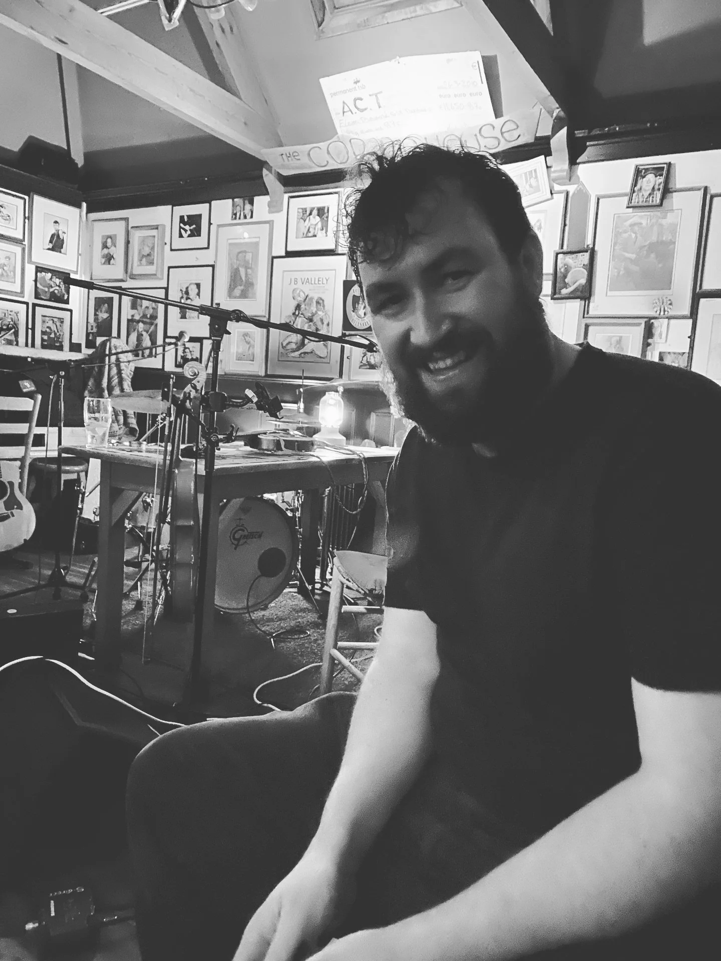 It&rsquo;s been a busy few weeks for me. Got to play my own original music with so many different people @emilydunnowho @eoinyourownfunk @thatsabigfiddle @aengus_music @tom.cahalane @rob_carlile 

I managed to play in @thecornerhousecorkcity and my f