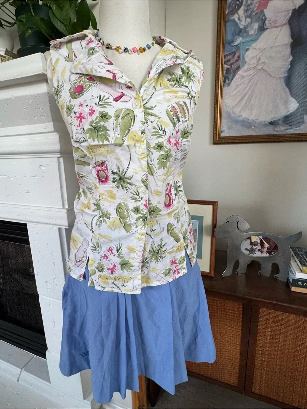 Vintage Tropical Vacation Motif Button-Front Sleeveless Top