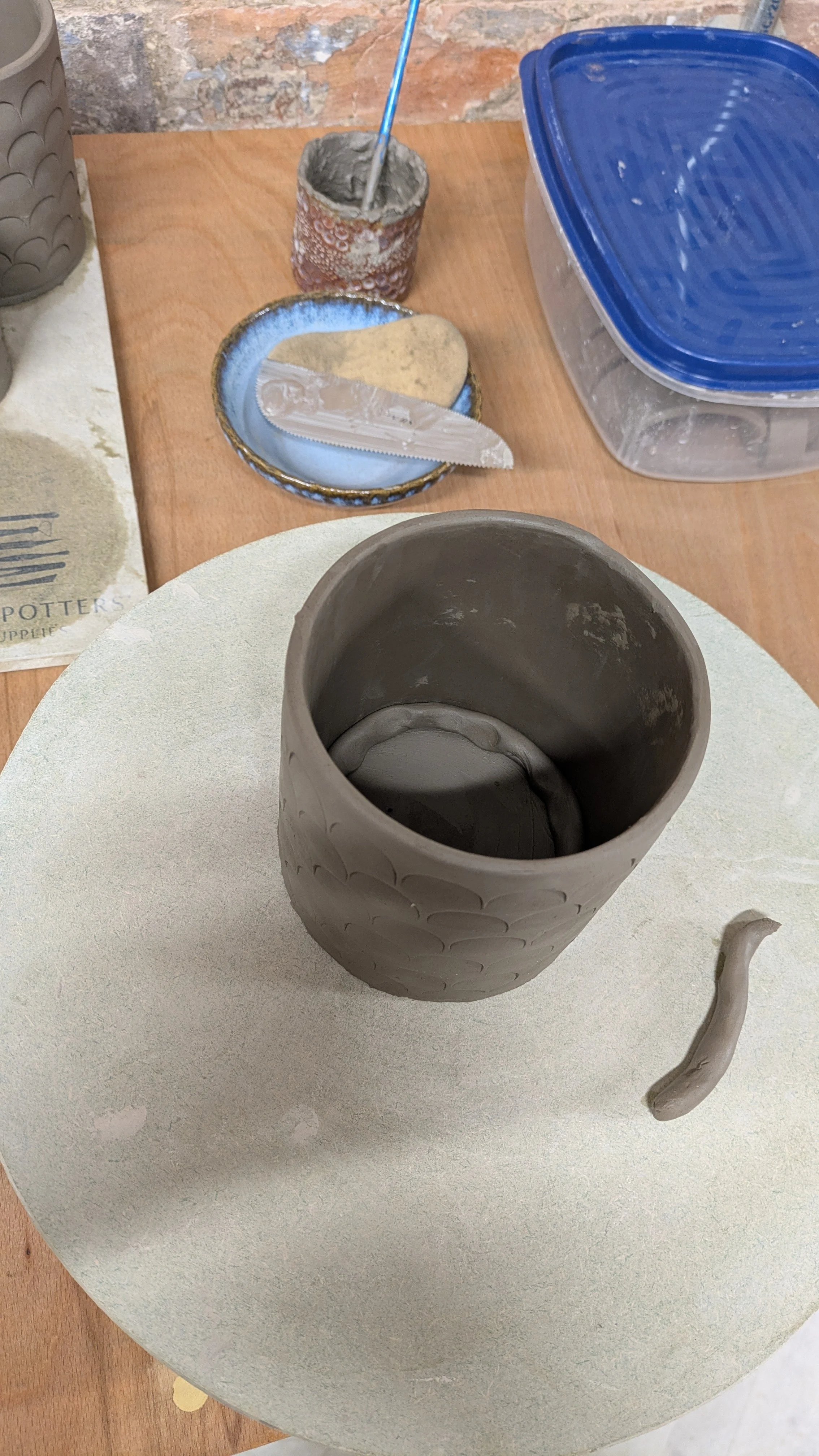 rolled-clay-coil-for-base-smoothing.jpg.jpg