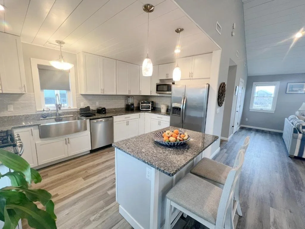 Granite counter tops, breakfast bar for 2