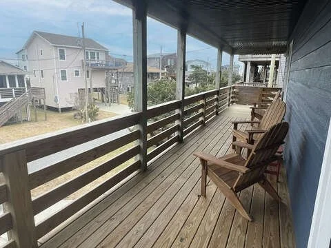 Deck on bedroom floor has rain guard