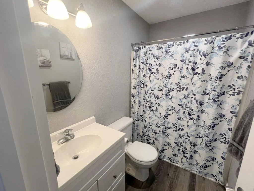 Full bath  for all on bedroom floor with tub/shower