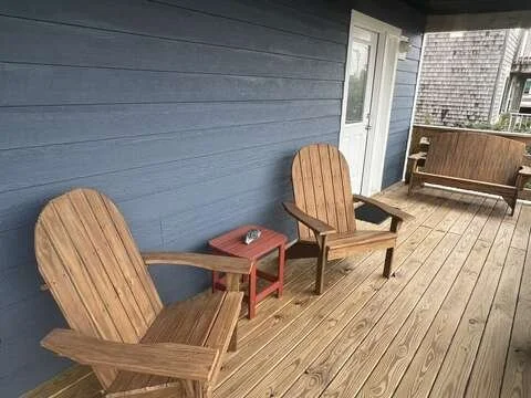 Bedrrom floor deck also has an entry door 