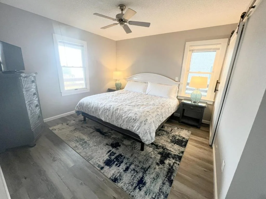 Bedroom 3 with king bed