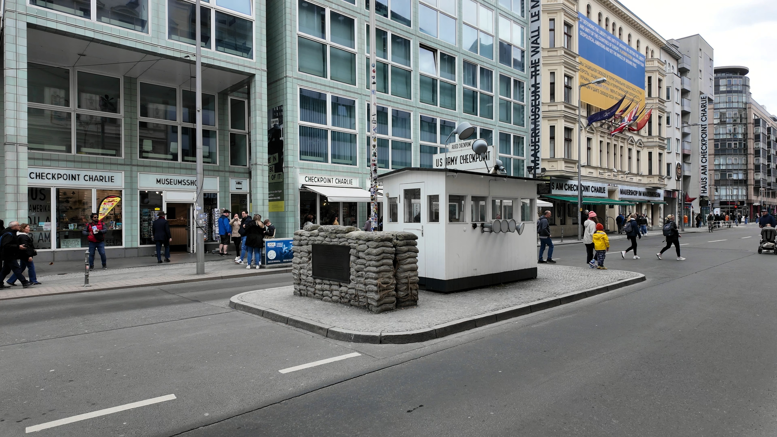 Checkpoint Charlie w Berlinie