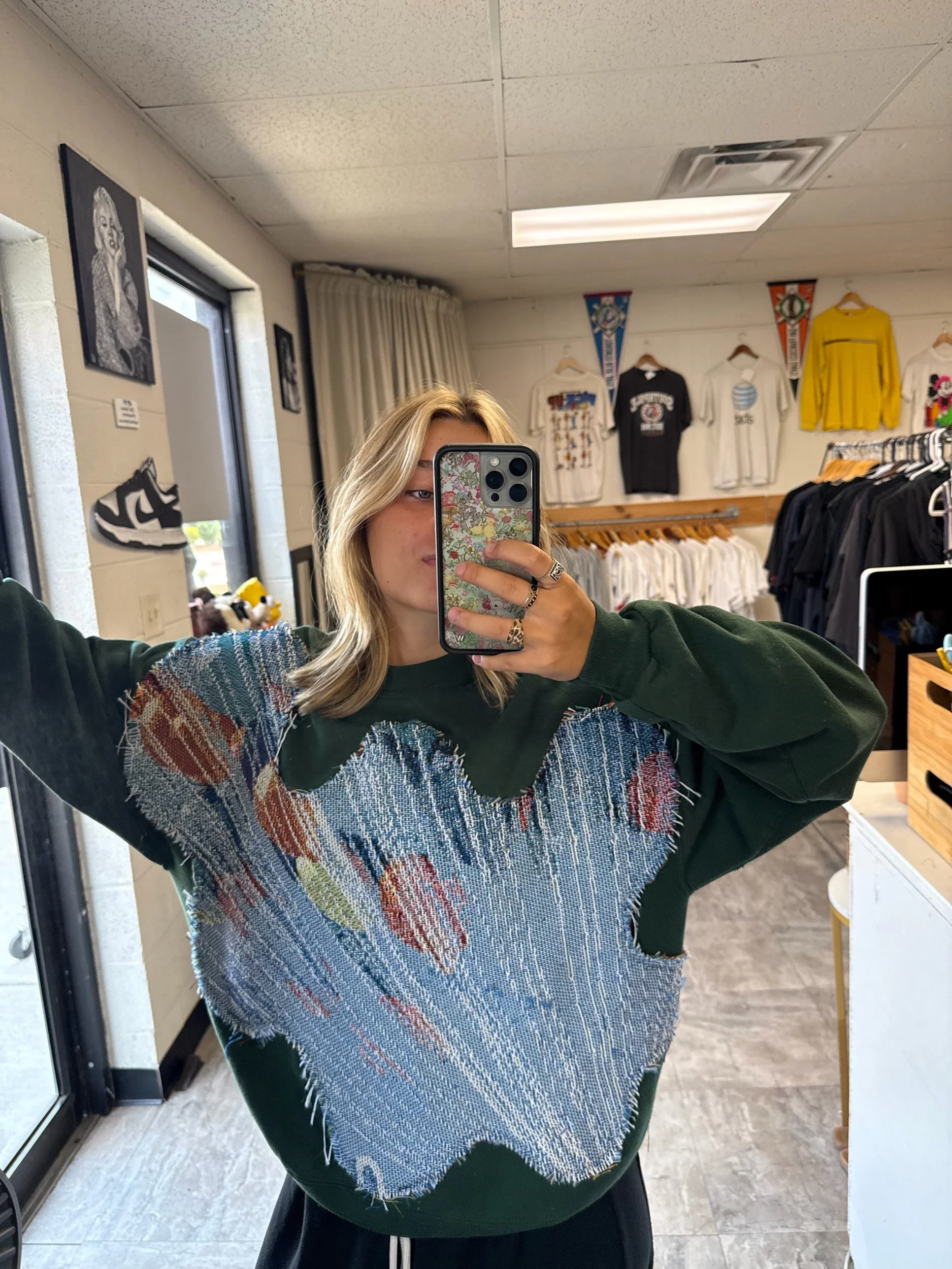 Balloons tapestry crewneck
