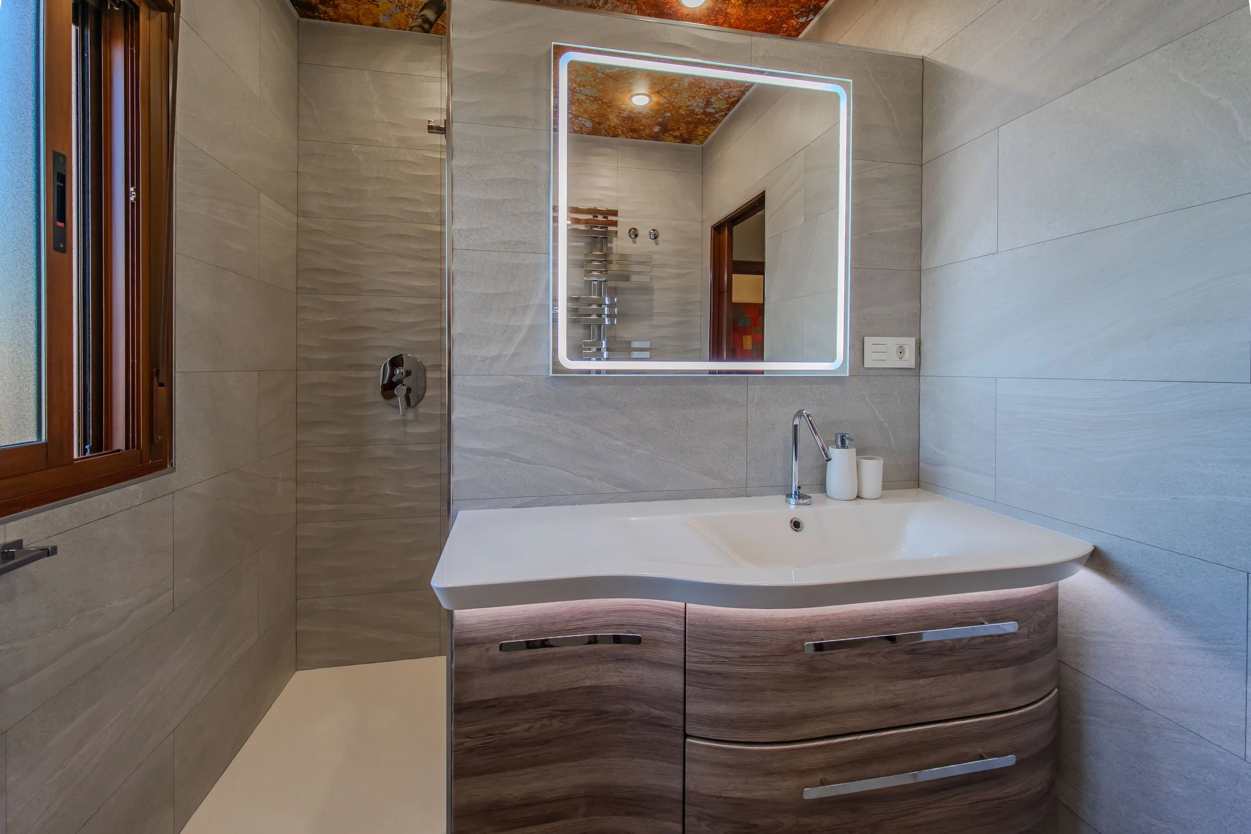 bathroom 1 image 2.jpg