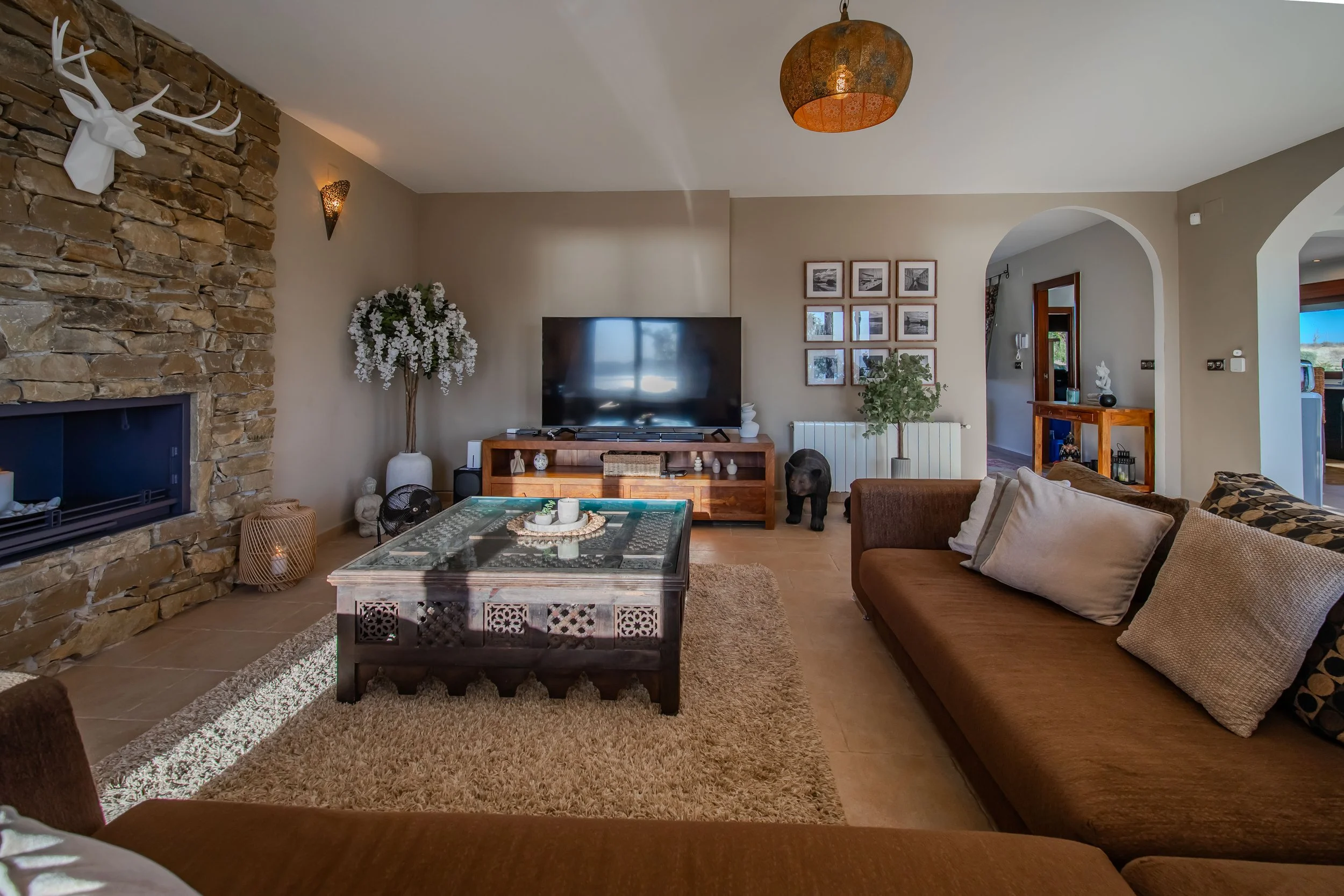 Lounge image 3.jpg