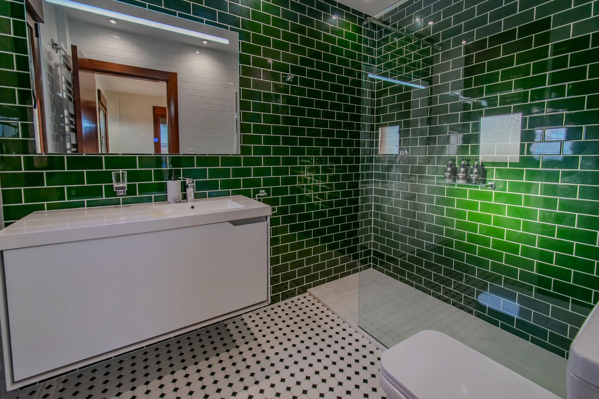 bathroom 2.jpg