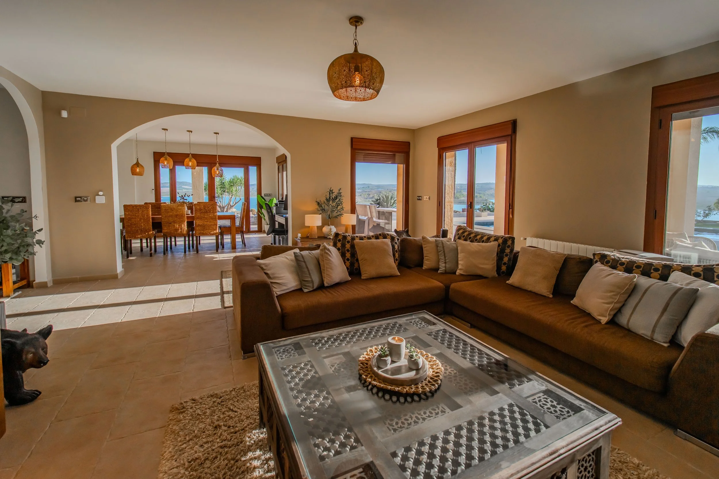 Lounge image 1.jpg