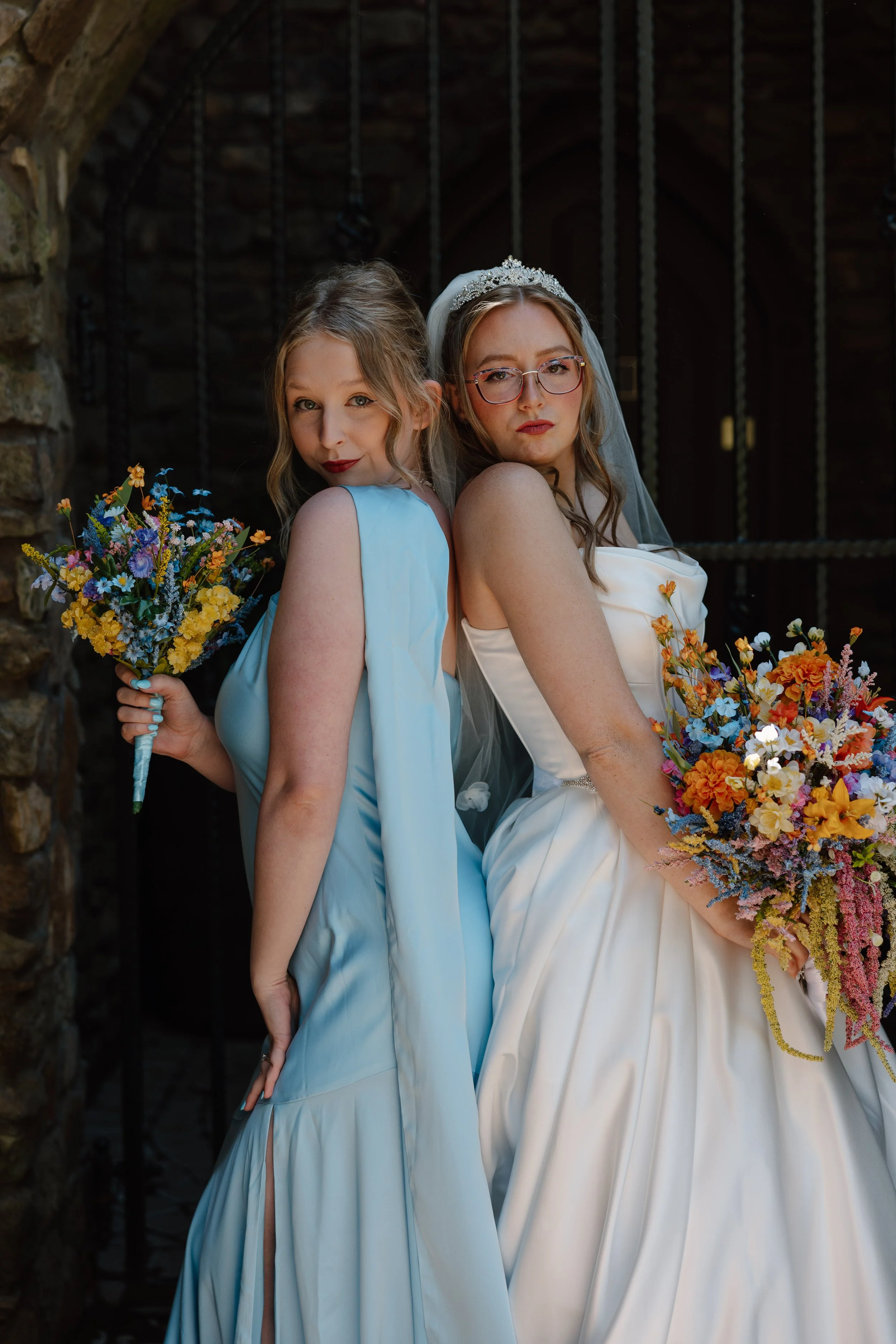 landolls-mohican-castle-bride-bridesmaid-pose.jpg