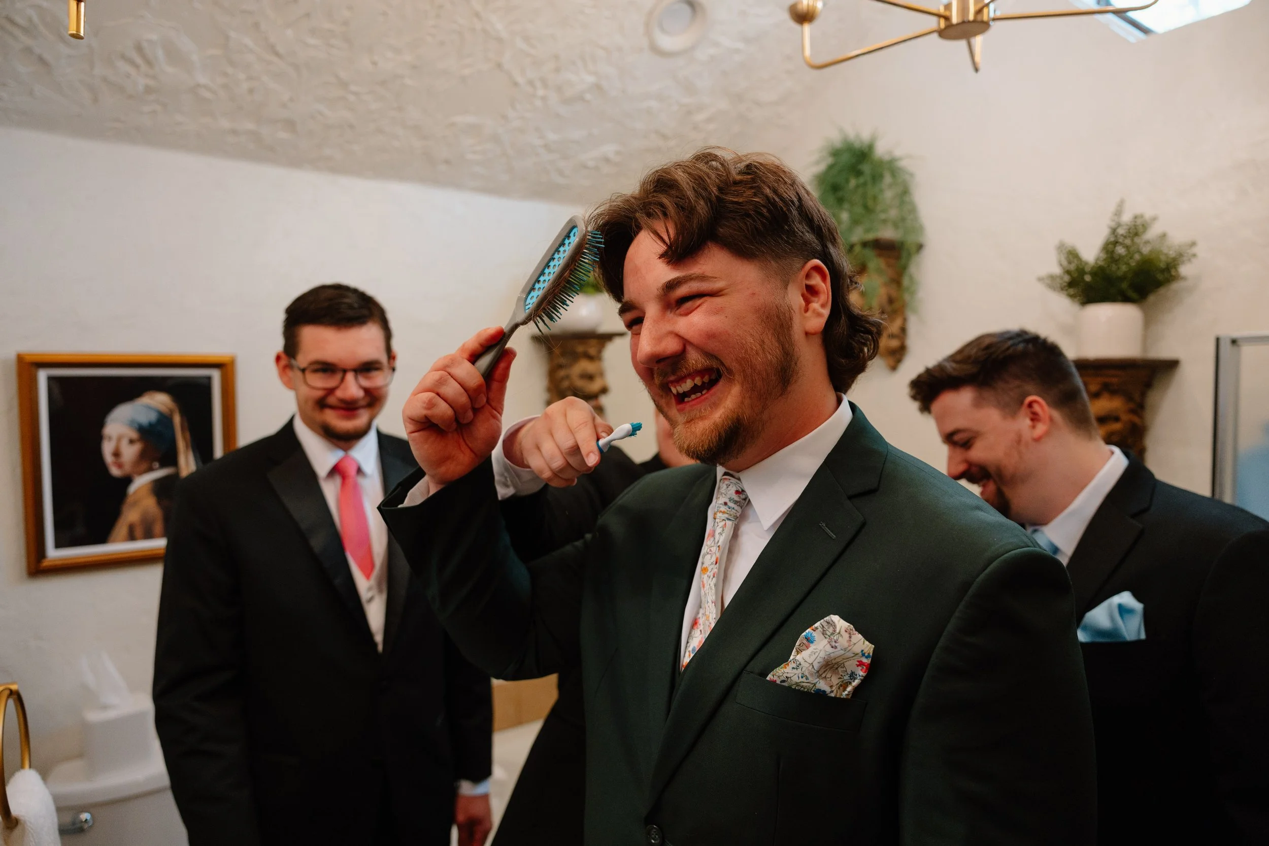 groomsmen-getting-ready-mohican-castl.jpg