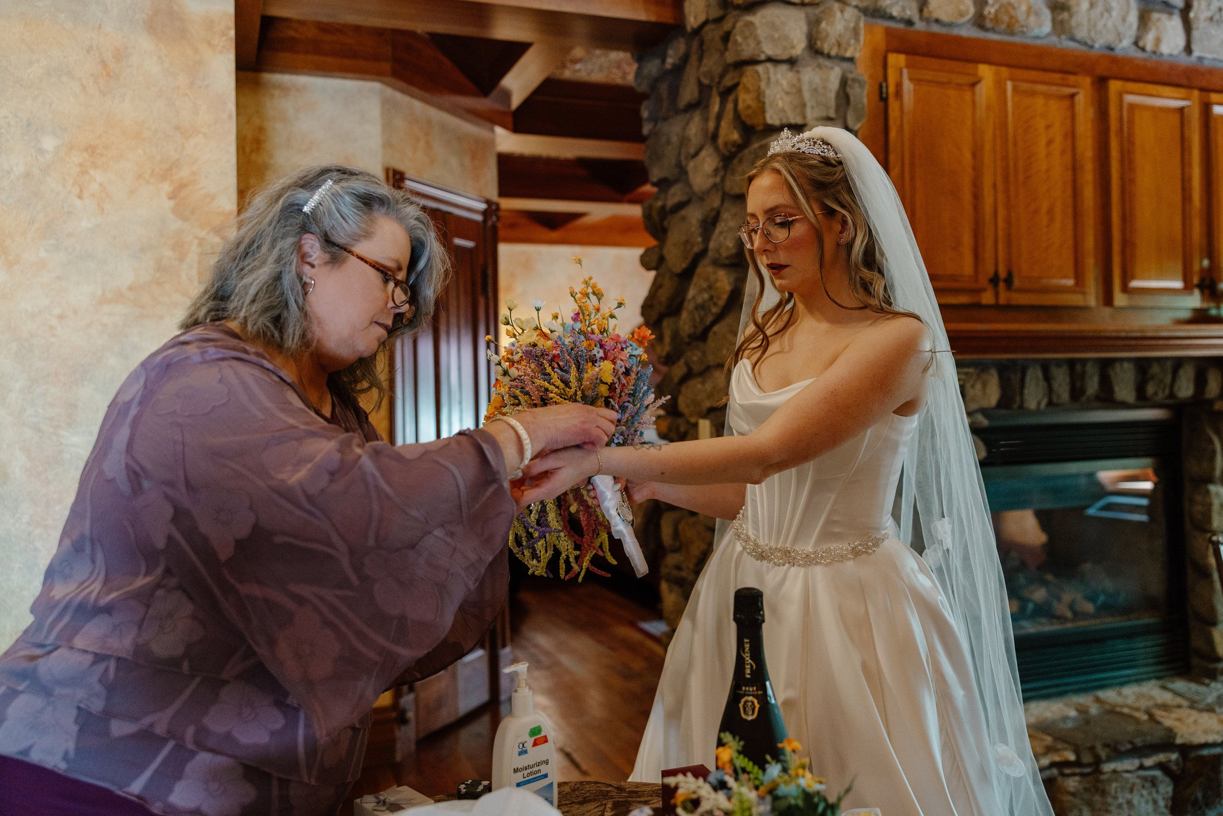 landolls-mohican-castle-mother-of-bride-bracelet.jpg