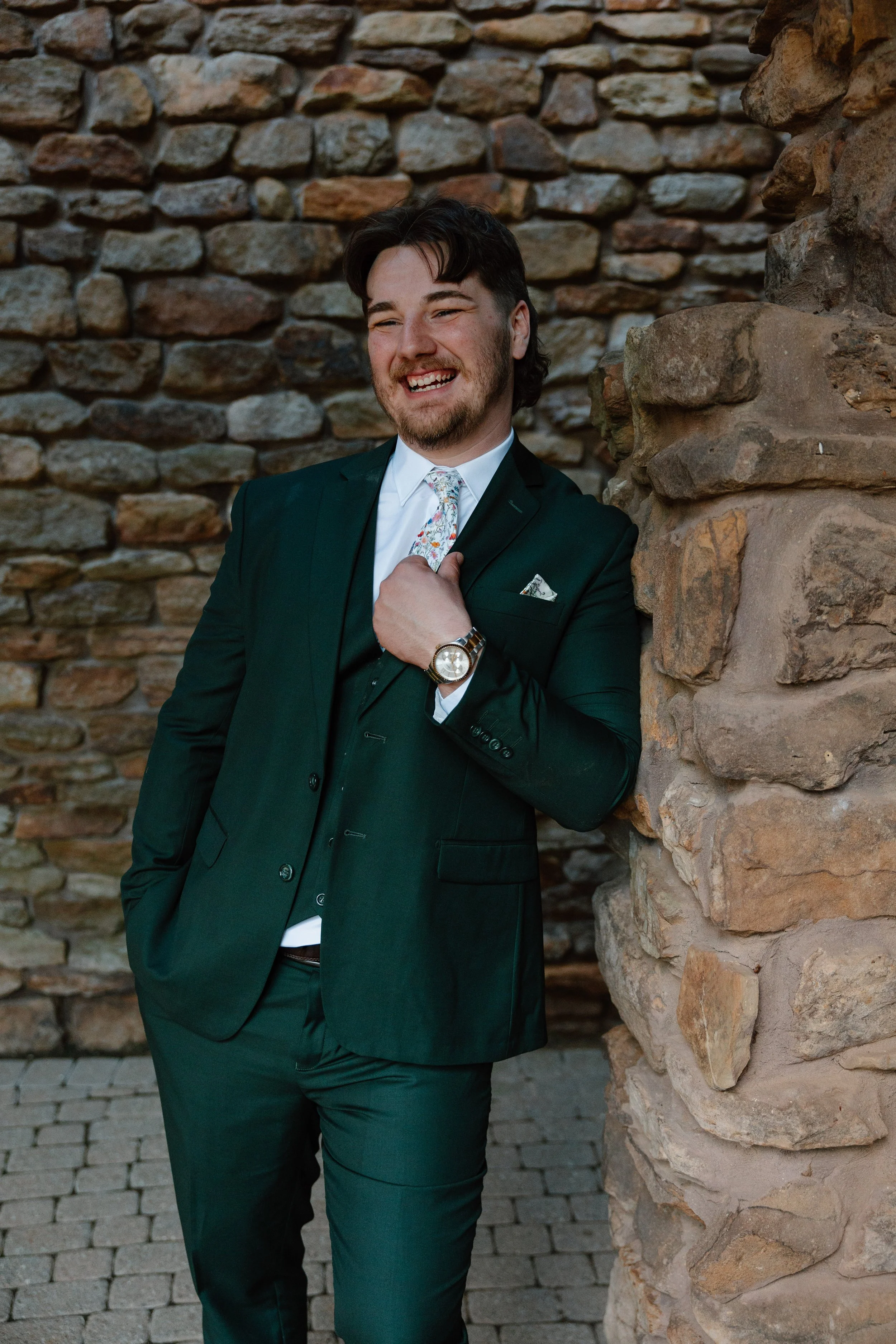 candid-groom-laughing-mohican-castle-portrait.jpg