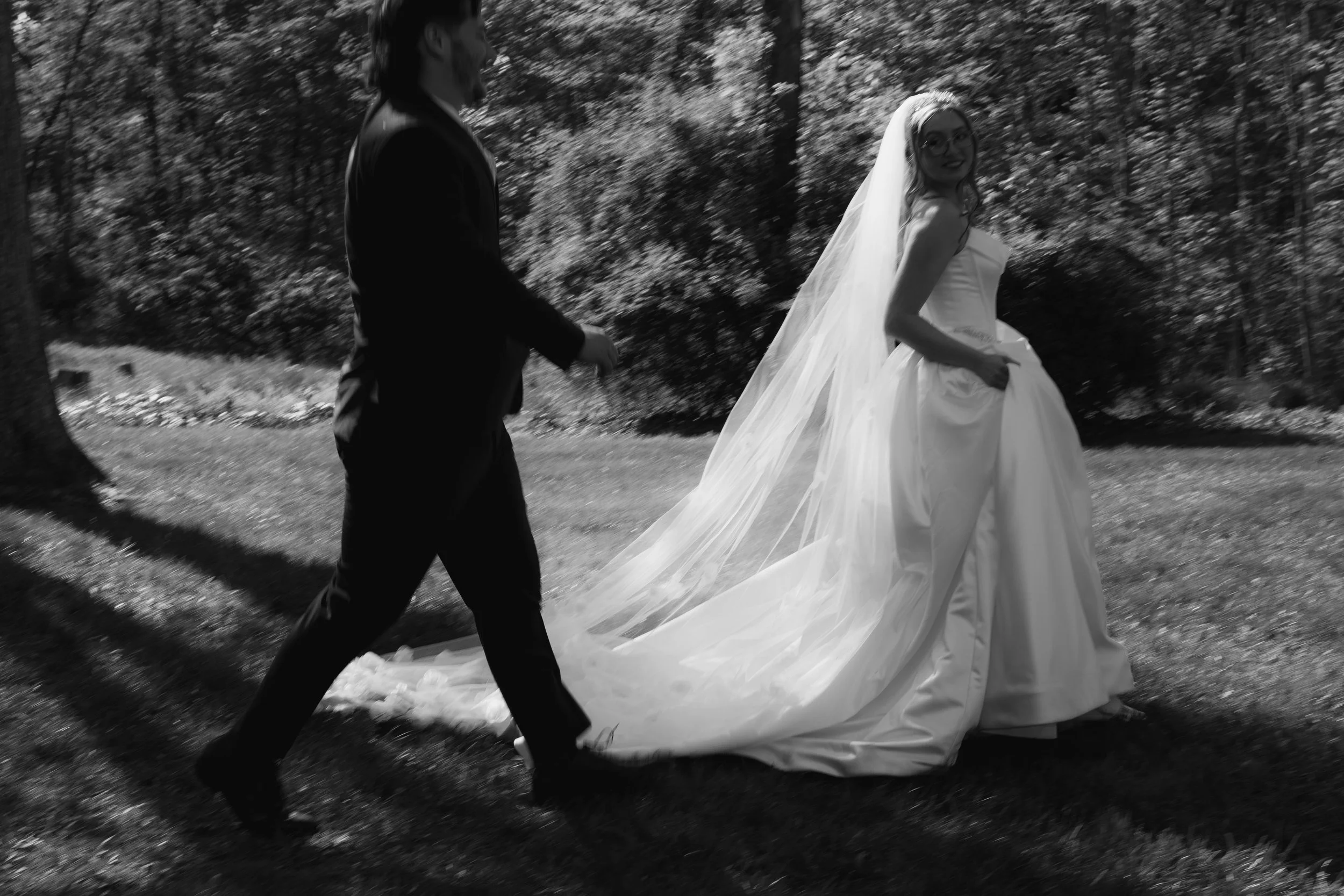 documentary-motion-bride-groom-mohican-castle.jpg
