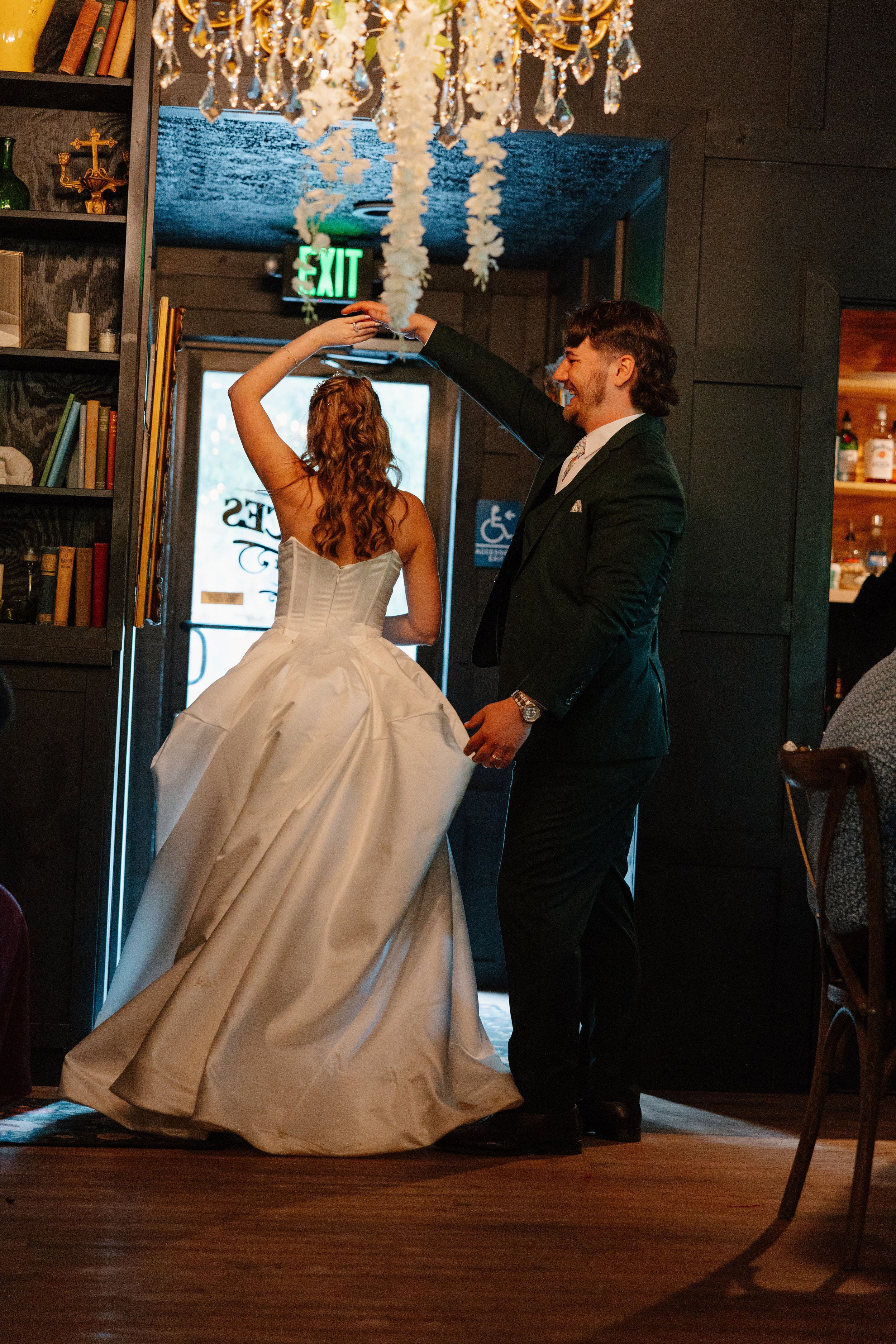 irst-dance-landolls-mohican-castle-reception.jpg