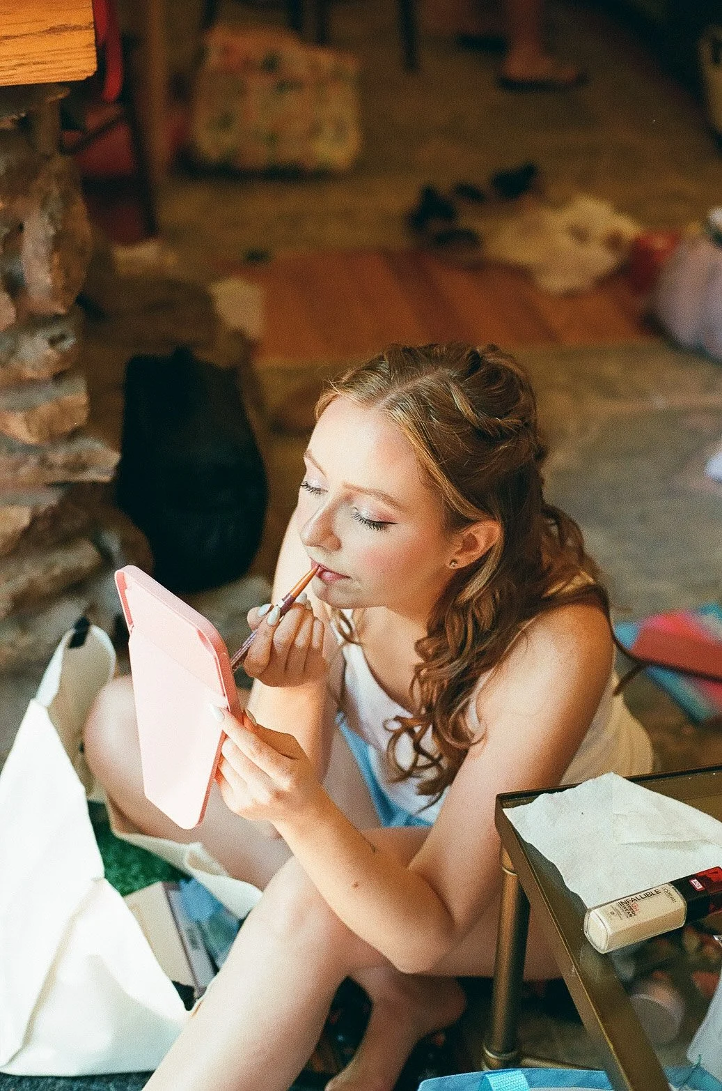 bride-getting-ready-lipstick-mohican-castle.jpg