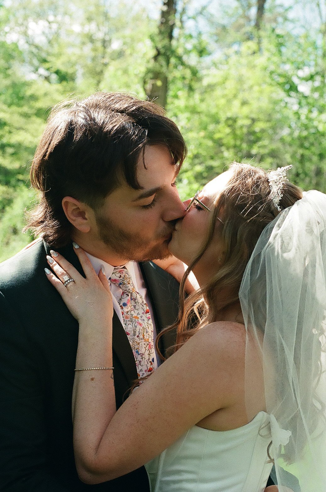 candid-outdoor-kiss-mohican-castle-wedding.jpg