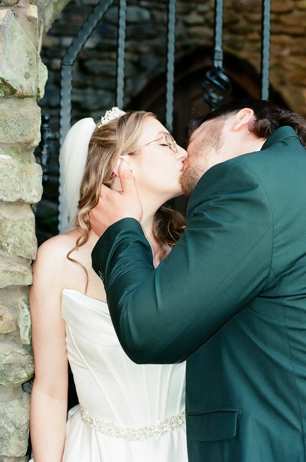 intimate-bride-groom-kiss-mohican-castle.jpg