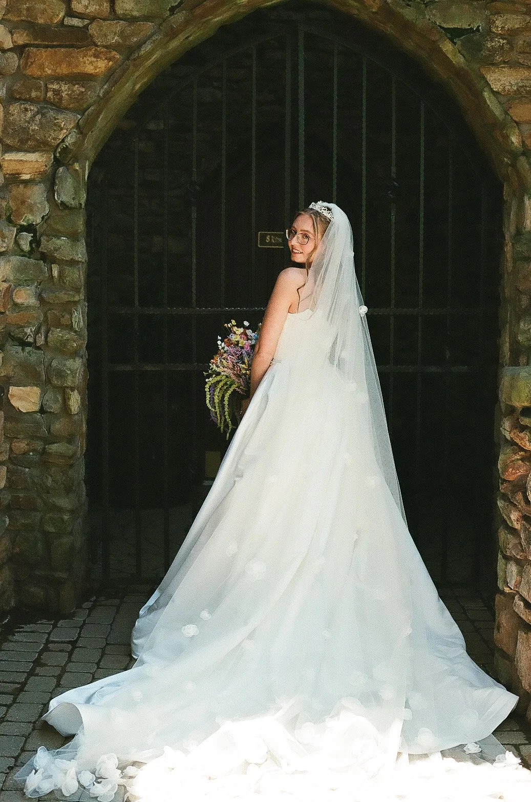 landolls-mohican-castle-bride-full-length.jpg