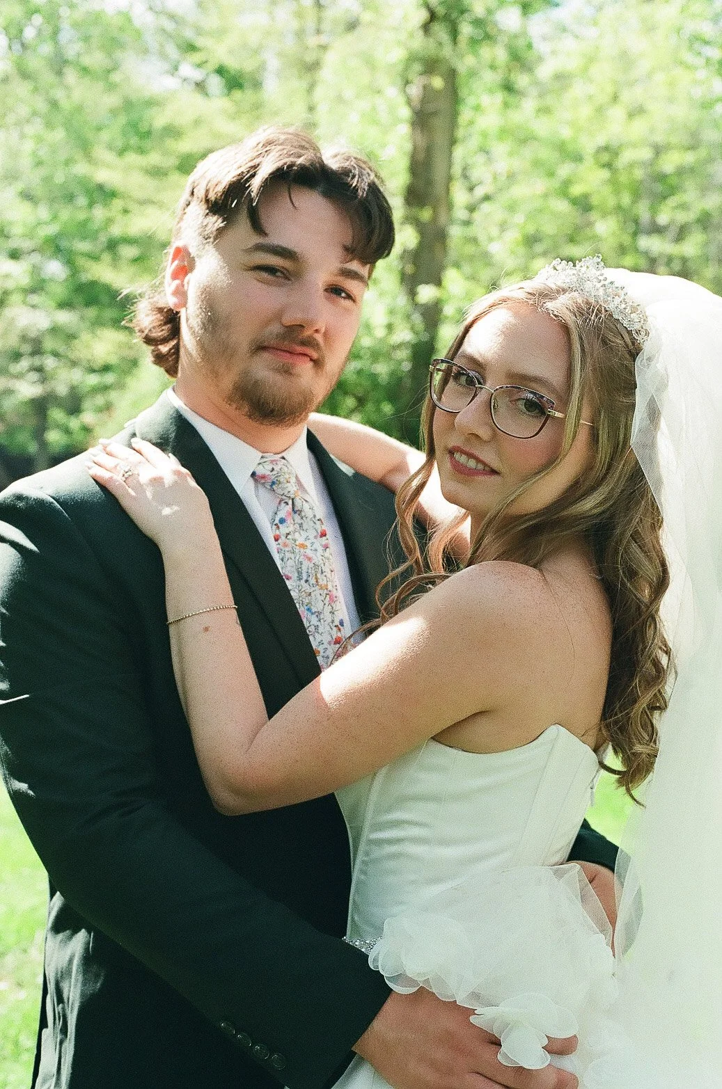 mohican-castle-wedding-couple-embrace-portrait.jpg