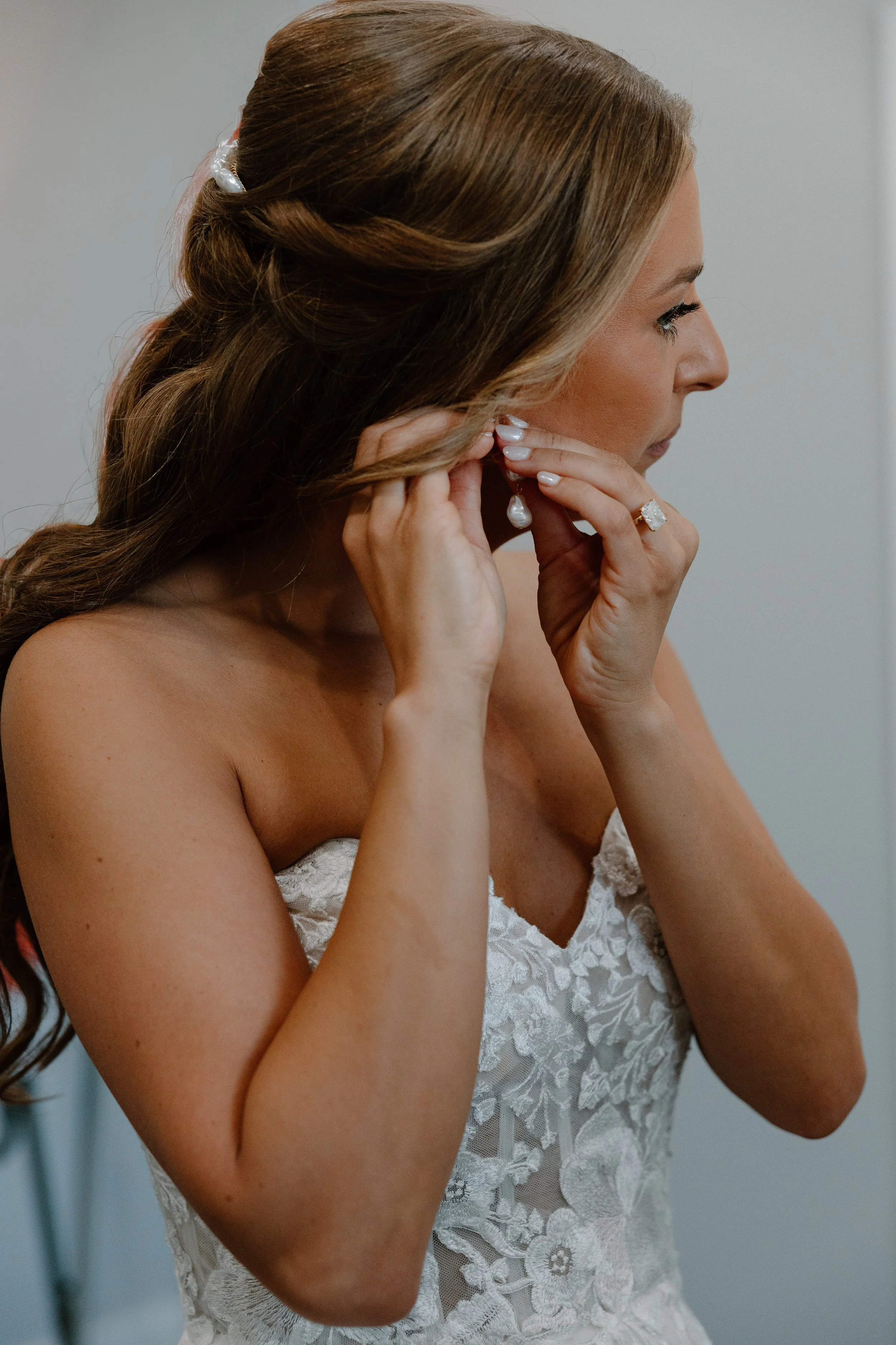 Kerrie_Arthur_Documentry_Style_Wedding_Saugtuck,MI-2.jpg
