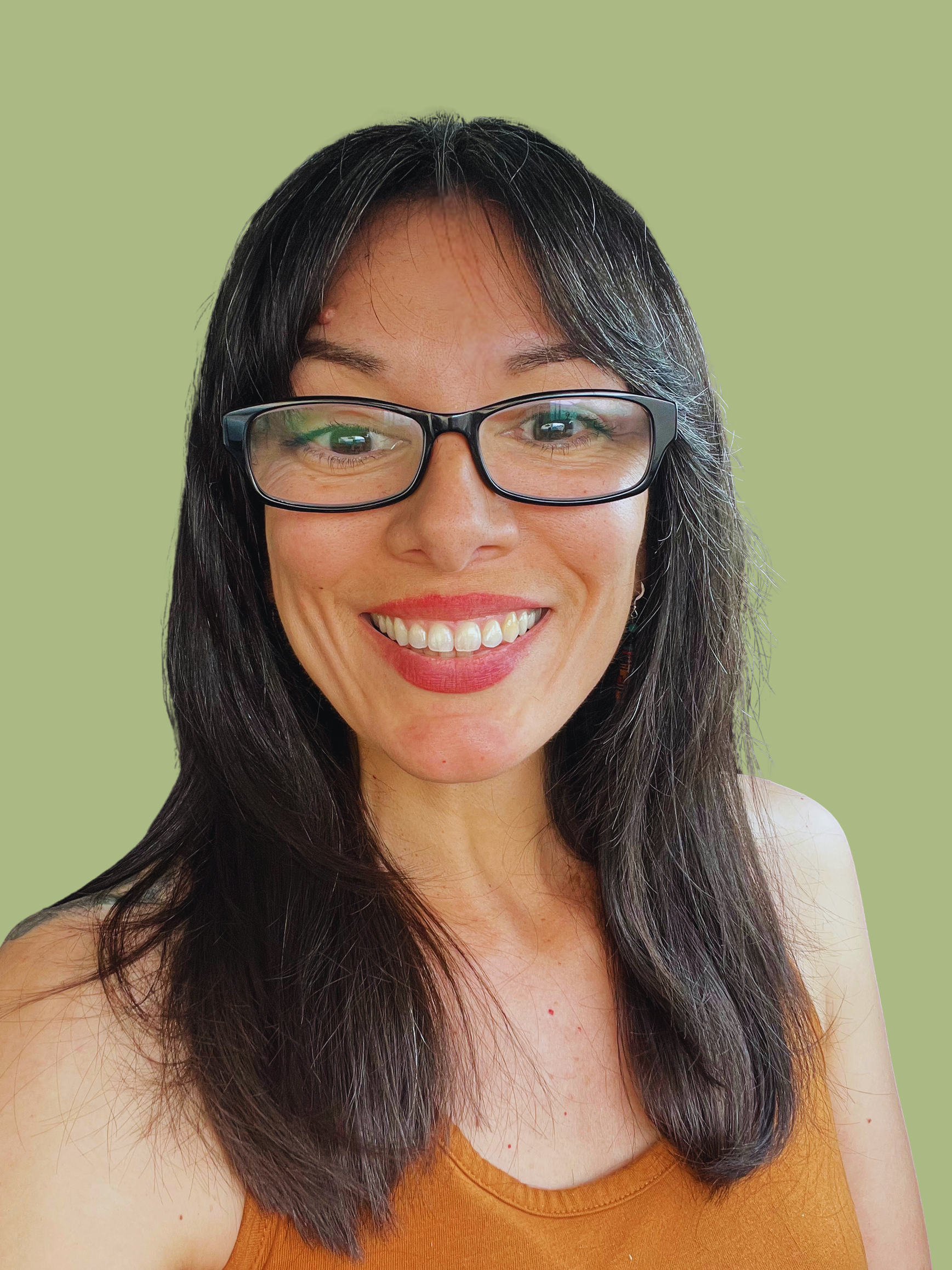 Kylie Ransom, Nutrition Coach and Personal Trainer helping women over 40 lose weight naturally through personalized online coaching.
