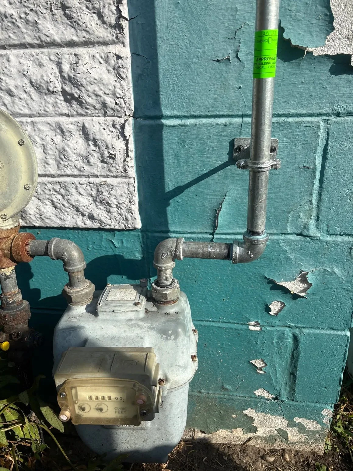 Gas meter connected to a new exterior natural gas service line in Pensacola, Florida