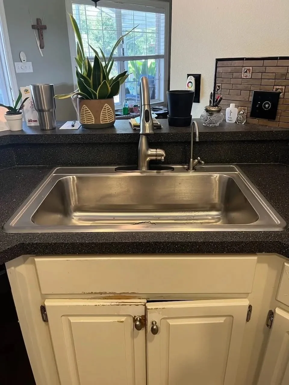 Stainless steel kitchen sink and pull-down faucet installation in a Pensacola, Florida home