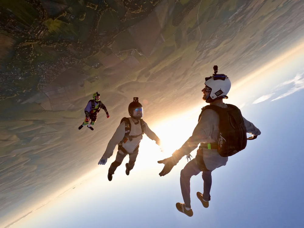 Caelus skydivers flying together
