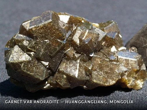 Garnet var Andradite - Huanggangliang, Mongolia.jpg
