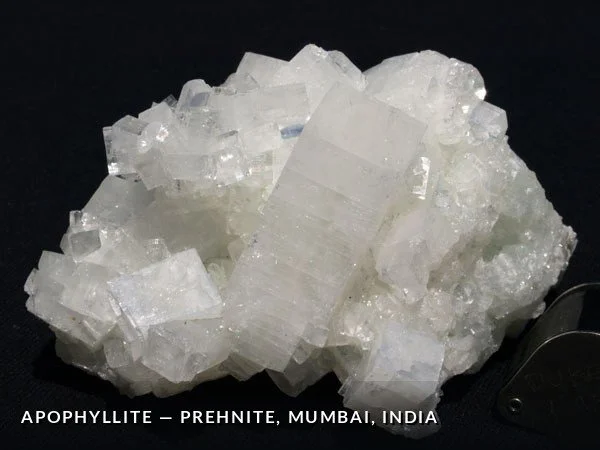 P011 - Apophyllite-Prehnite, Mumbai, India.jpg