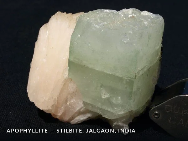 P092a - Apophyllite-Stilbite, Jalgaon, India.jpg